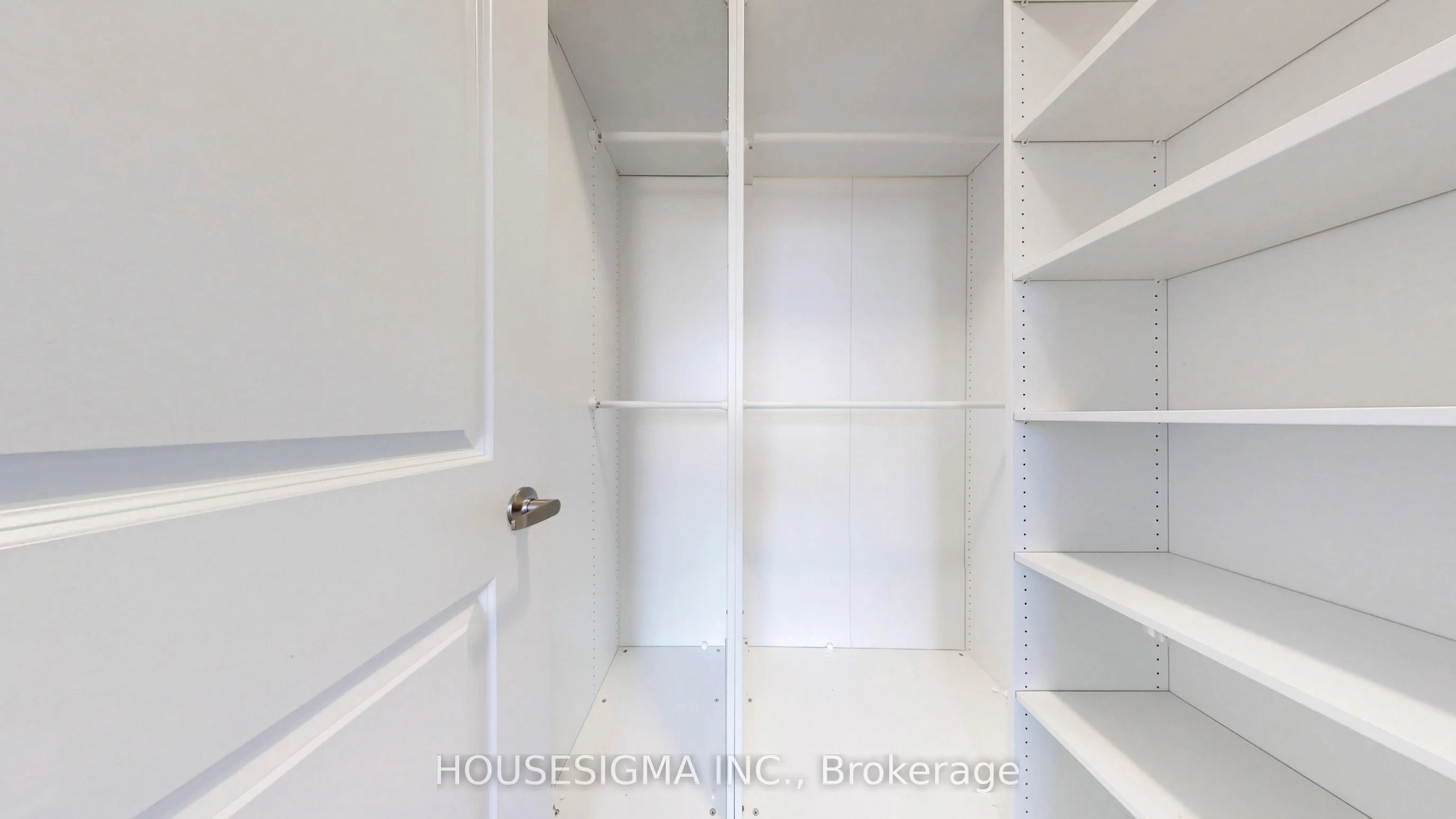 470 Dundas Street E, #606