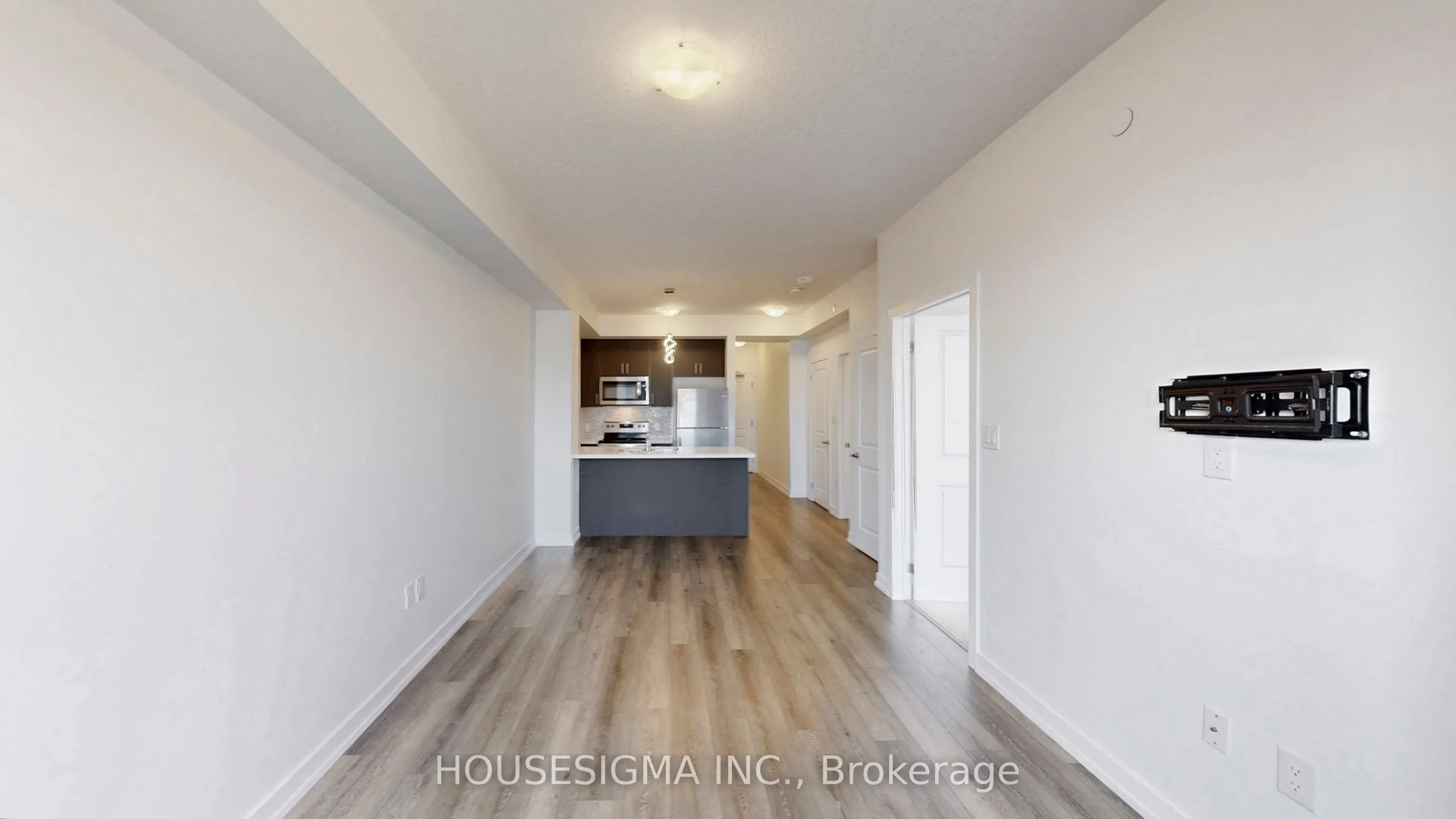 470 Dundas Street E, #606