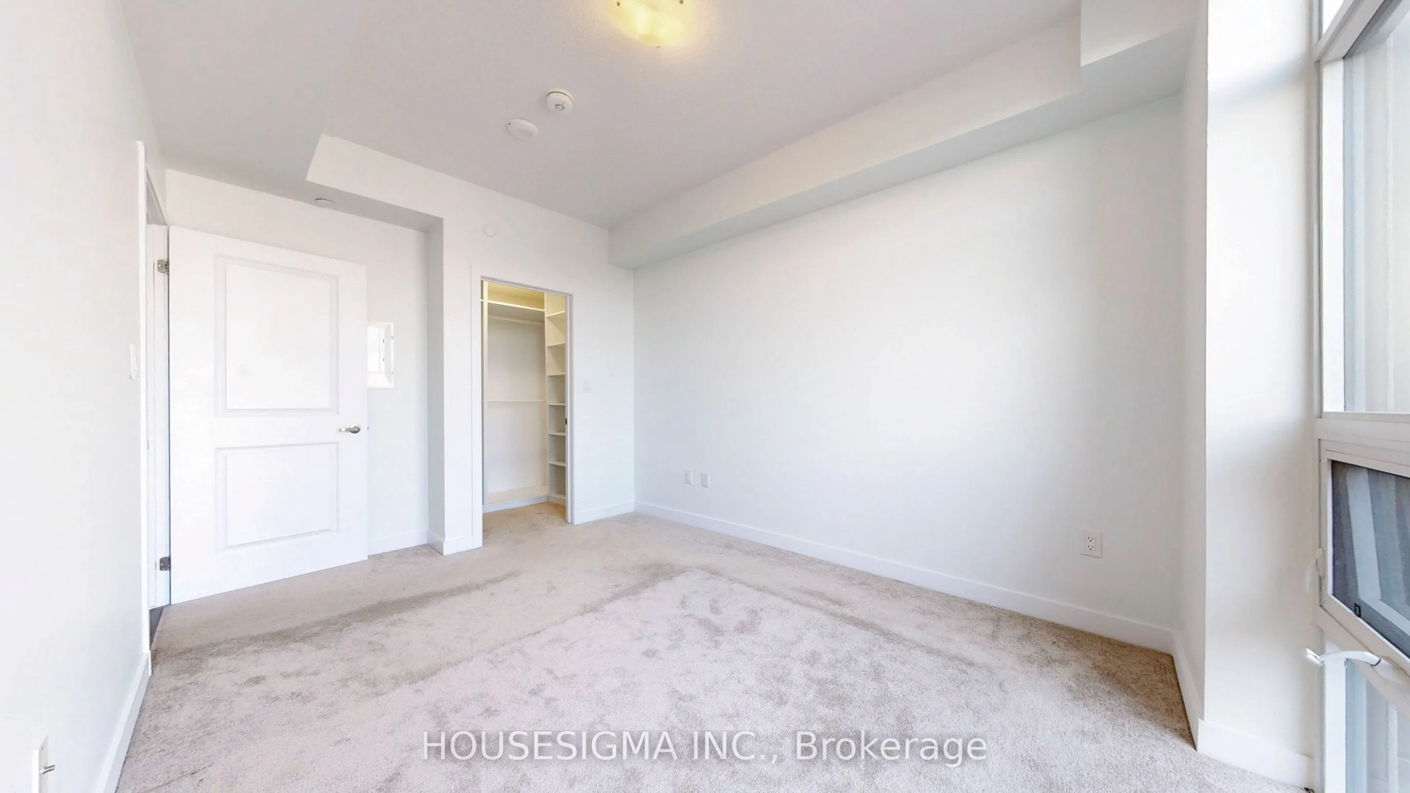 470 Dundas Street E, #606