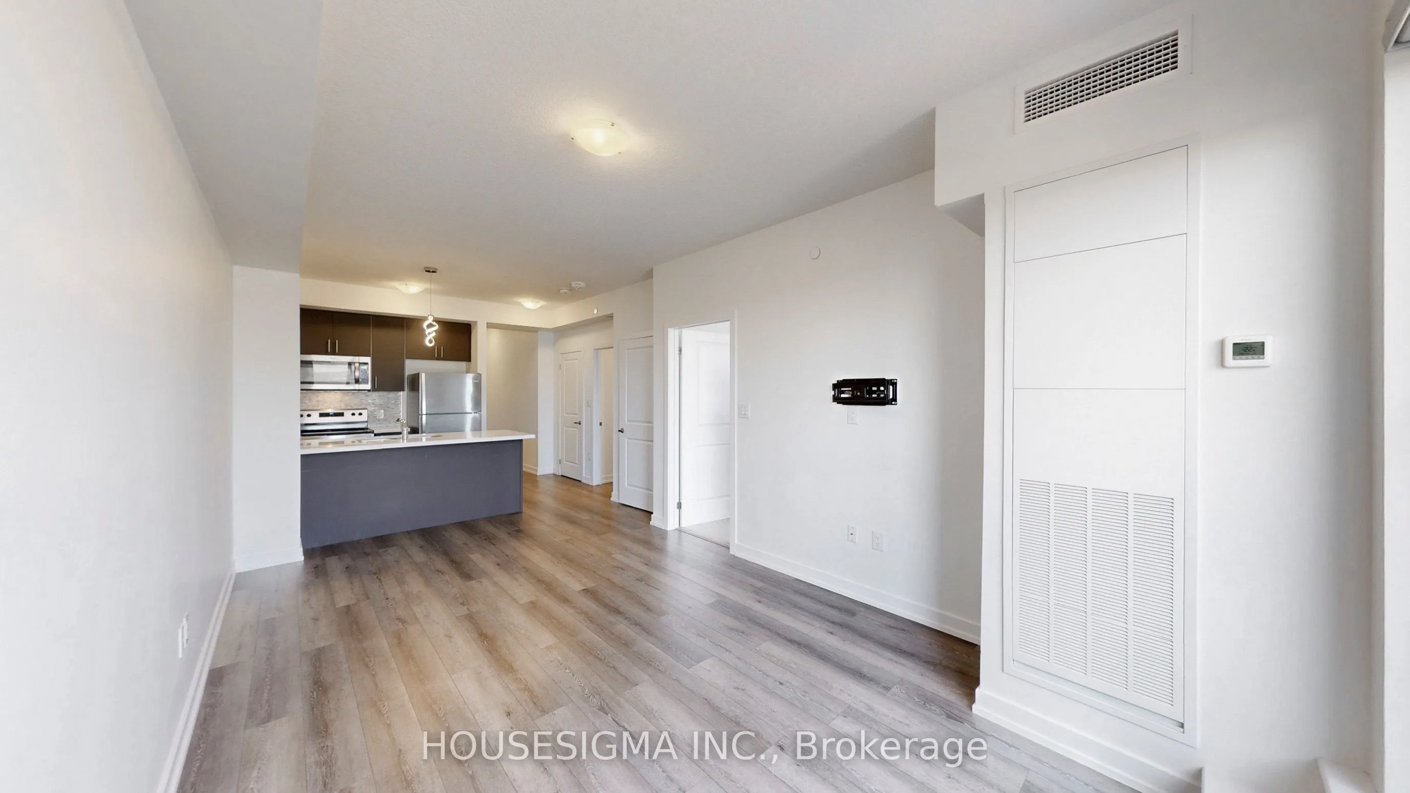 470 Dundas Street E, #606