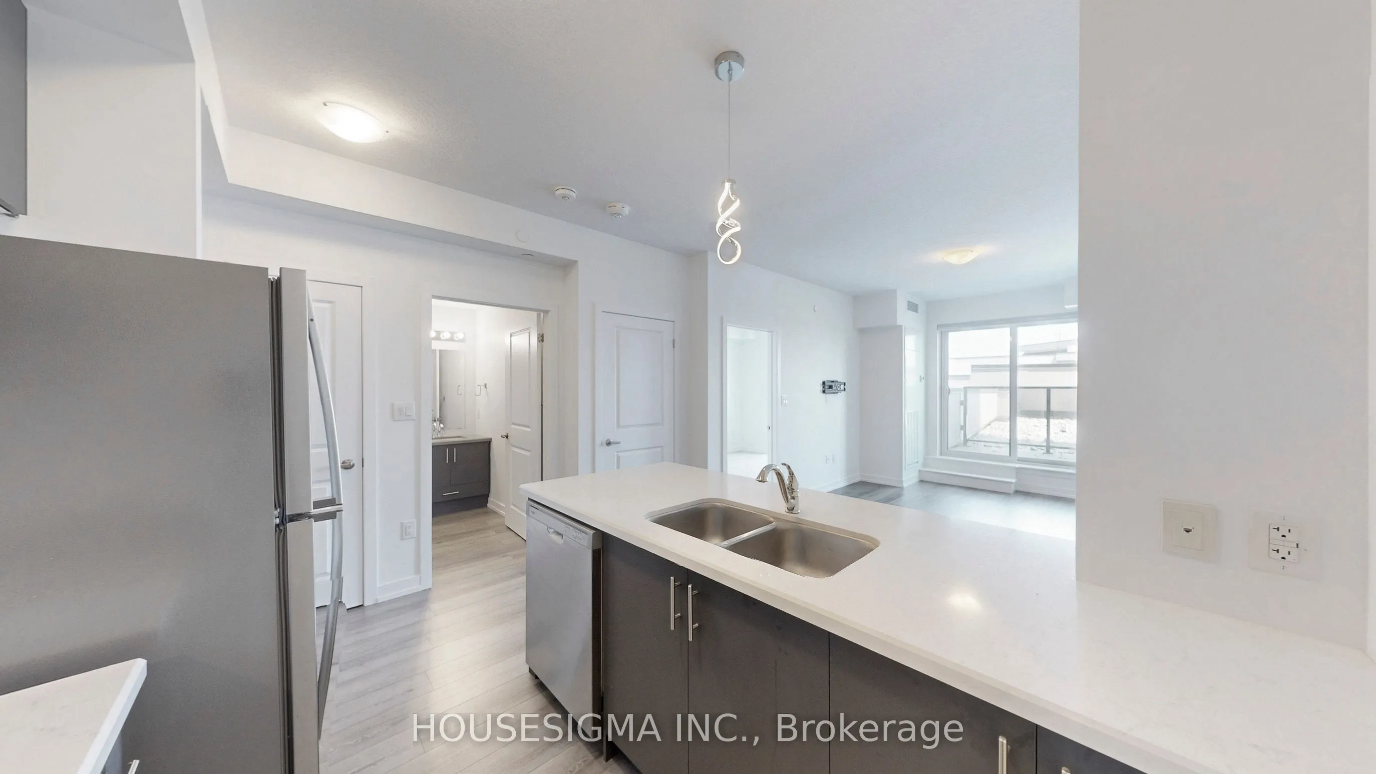 470 Dundas Street E, #606