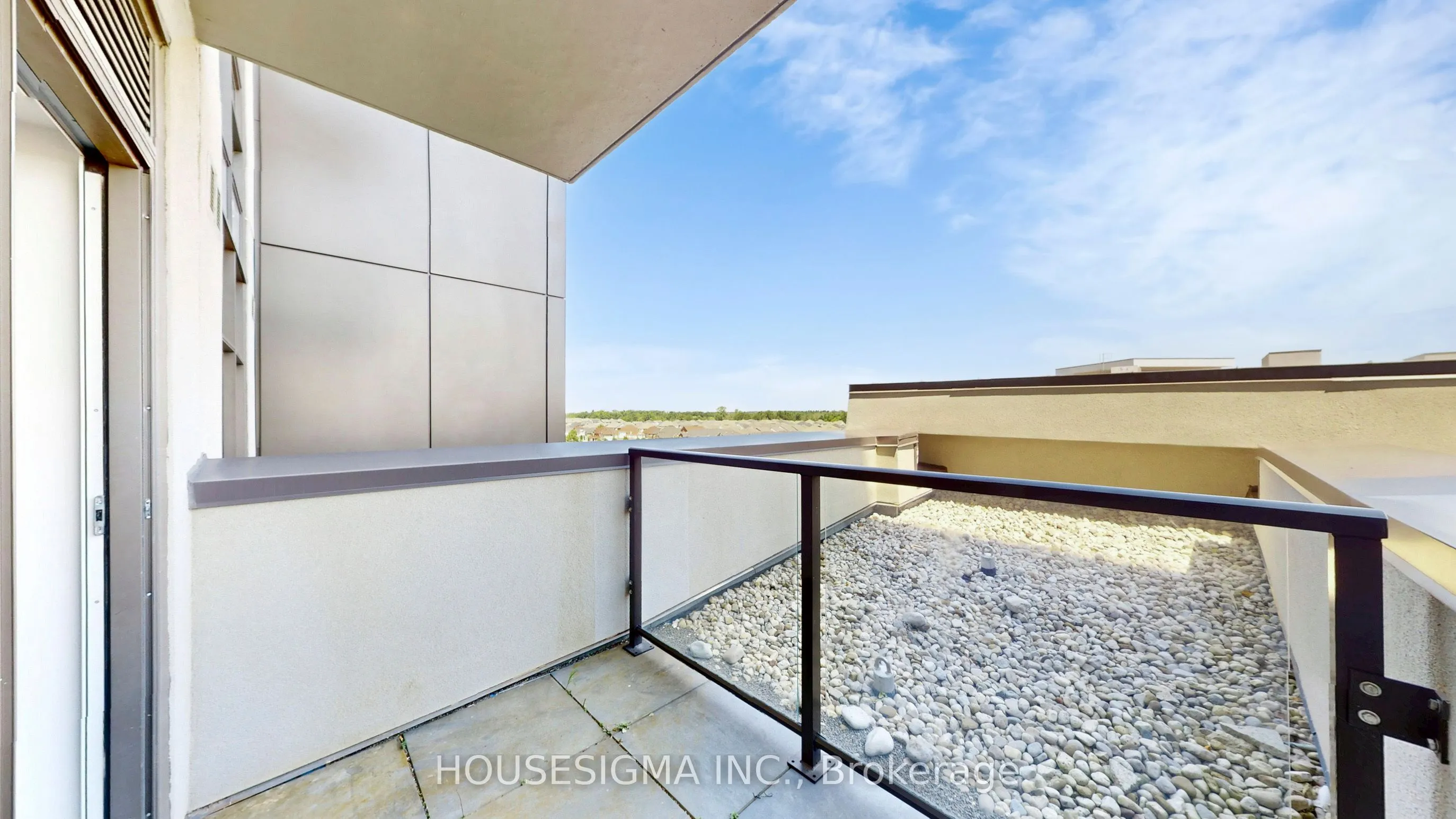 470 Dundas Street E, #606