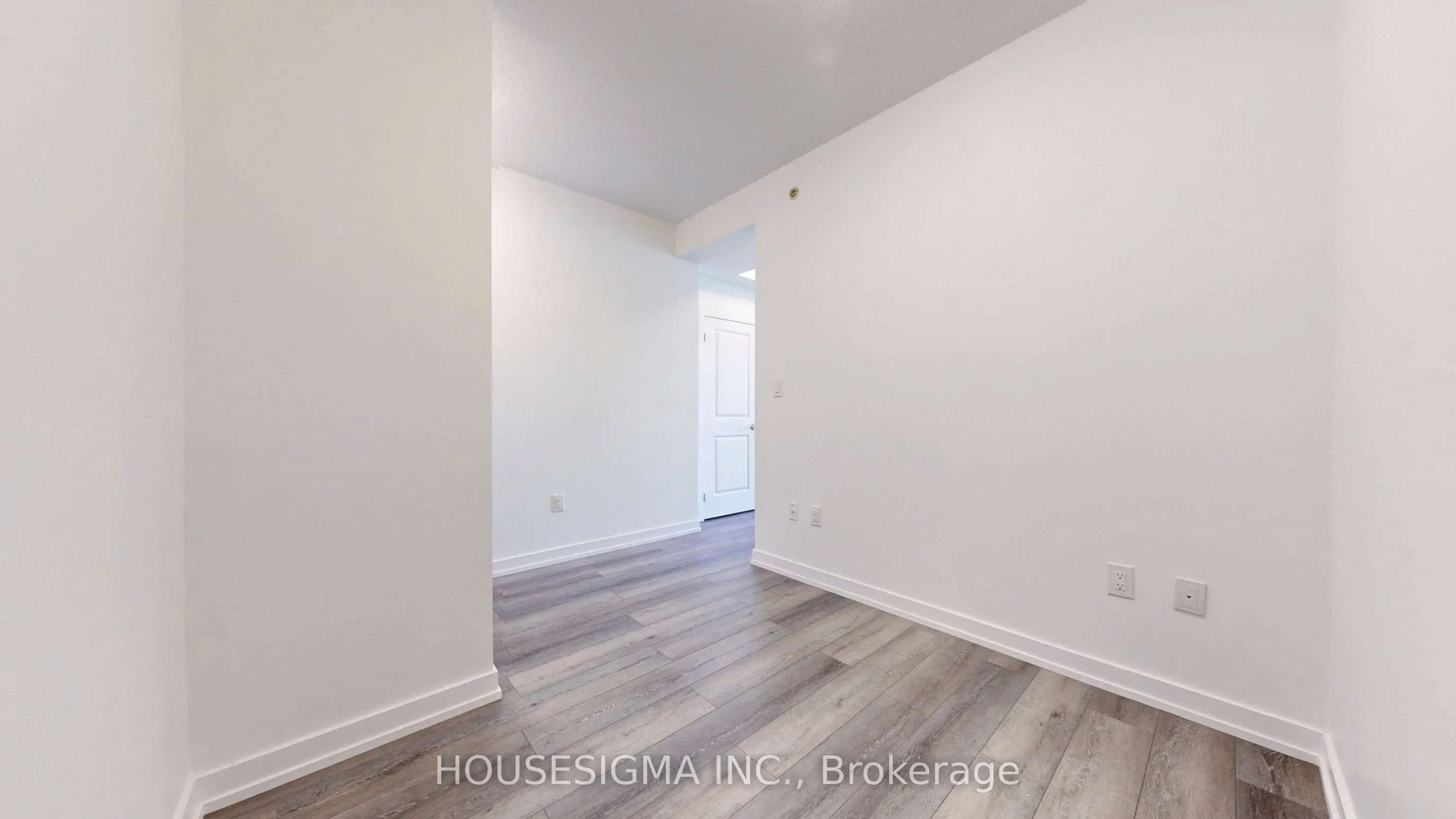 470 Dundas Street E, #606