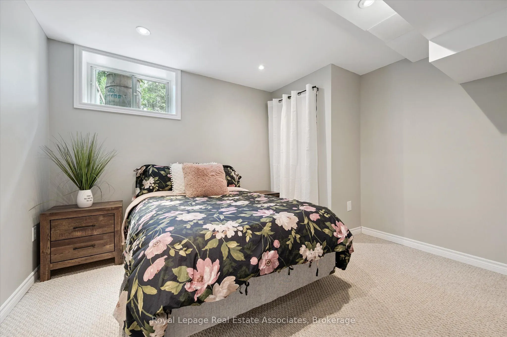 23 Brock Road N