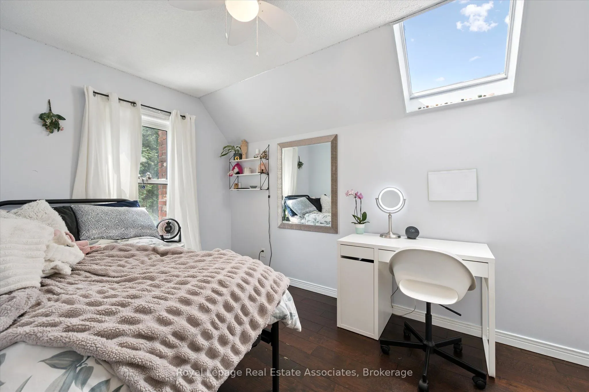 23 Brock Road N
