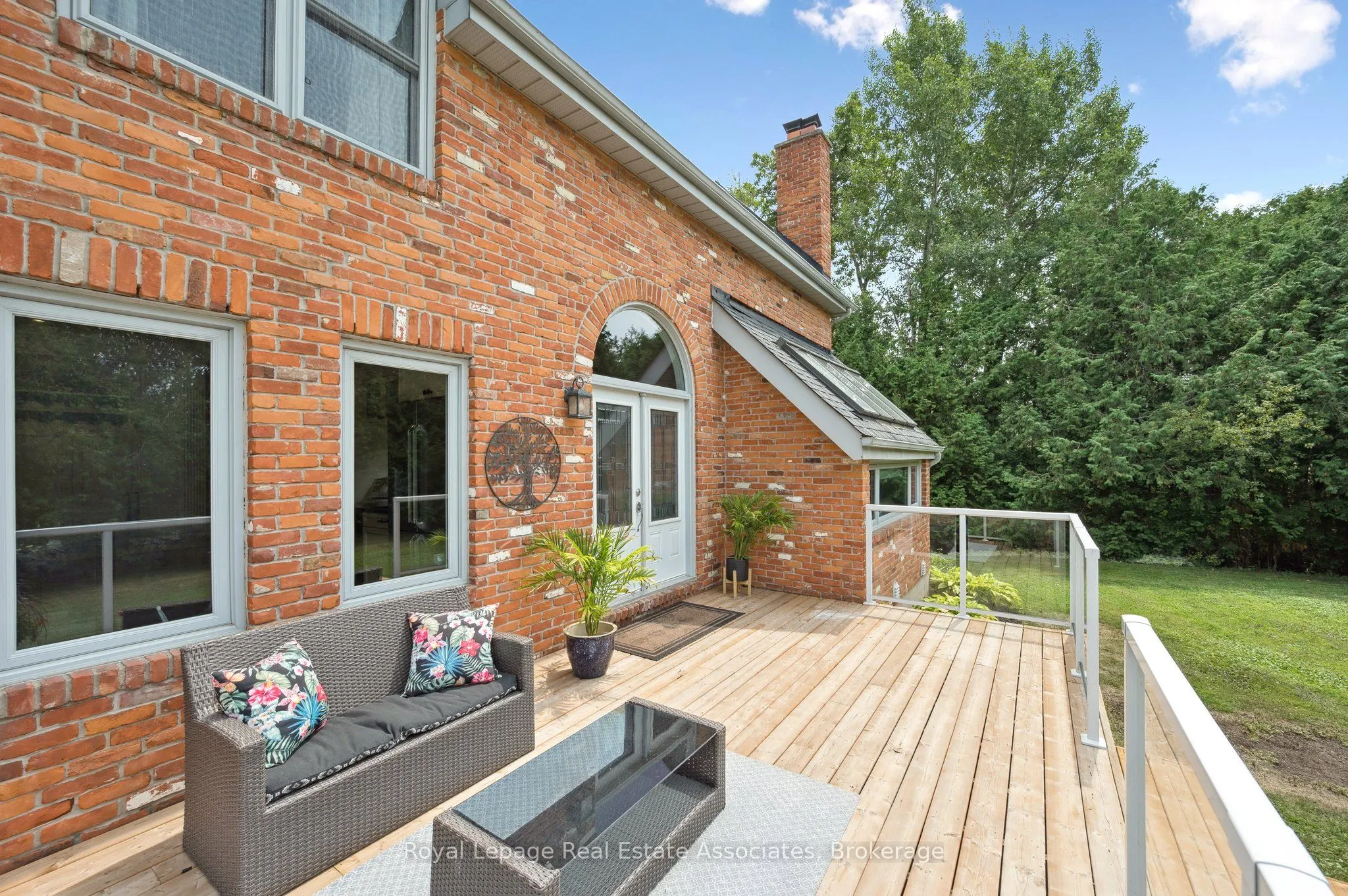 23 Brock Road N