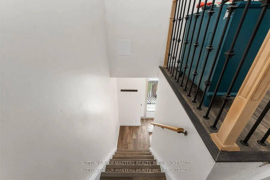 19 MacPherson Avenue W, #28