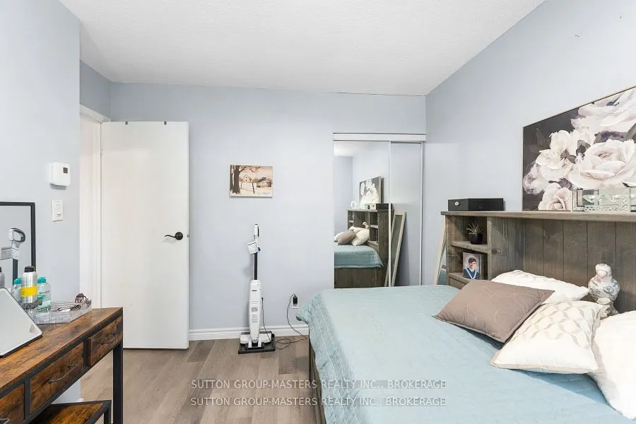 19 MacPherson Avenue W, #28