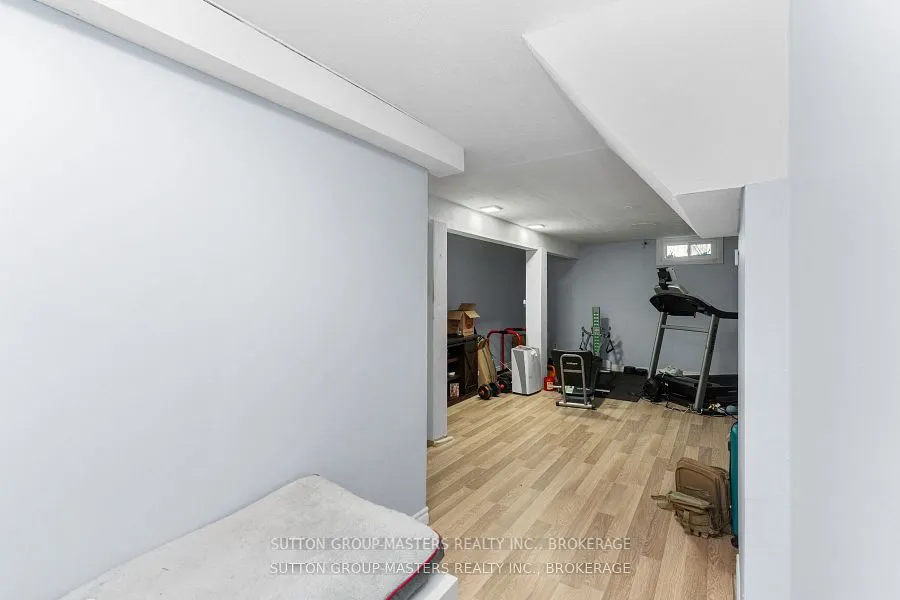 19 MacPherson Avenue W, #28