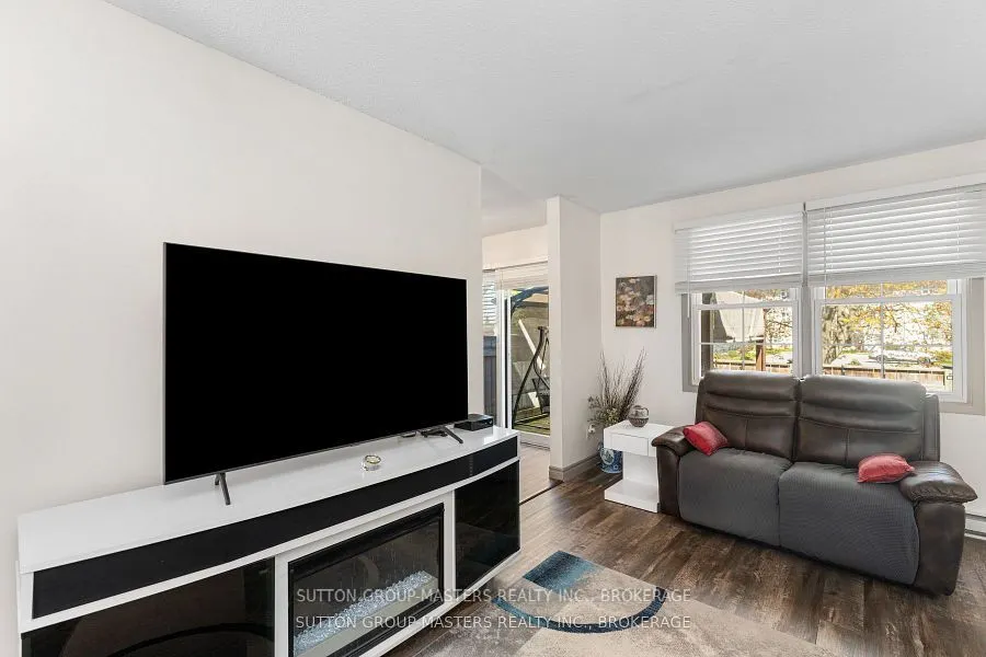 19 MacPherson Avenue W, #28