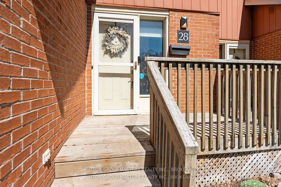 19 MacPherson Avenue W, #28