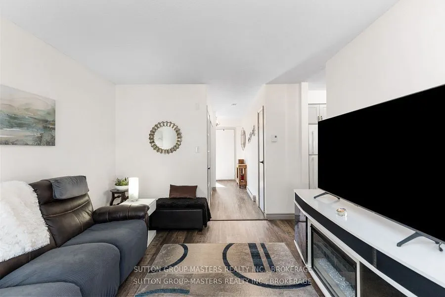 19 MacPherson Avenue W, #28