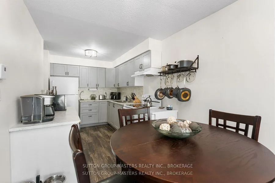 19 MacPherson Avenue W, #28