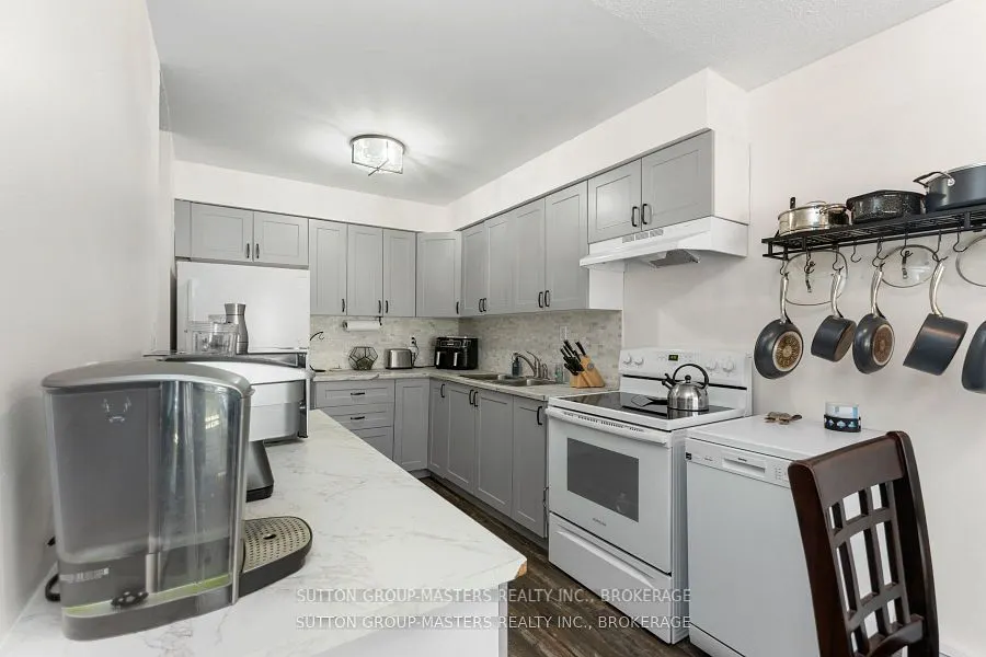 19 MacPherson Avenue W, #28