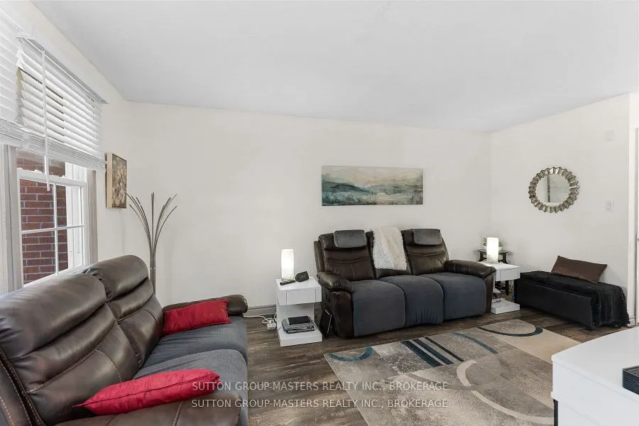 19 MacPherson Avenue W, #28