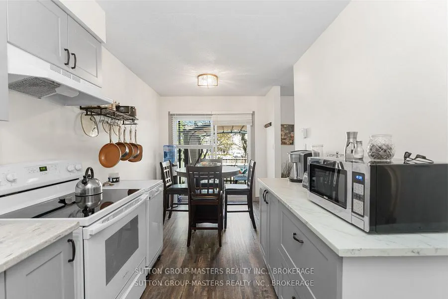 19 MacPherson Avenue W, #28
