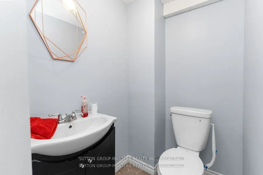 19 MacPherson Avenue W, #28