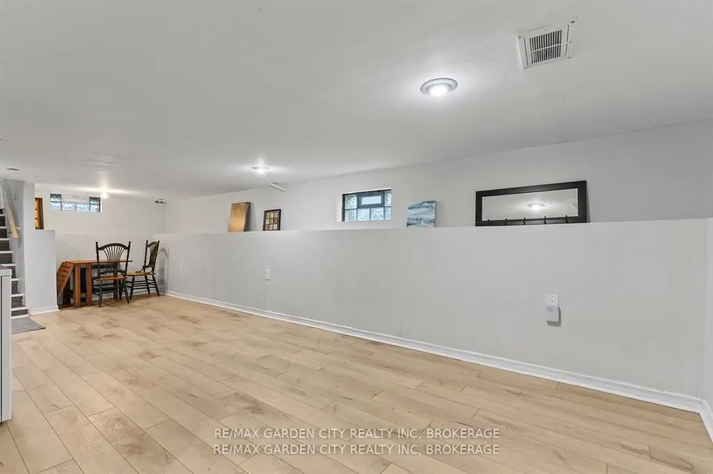 19 Oakwood Avenue