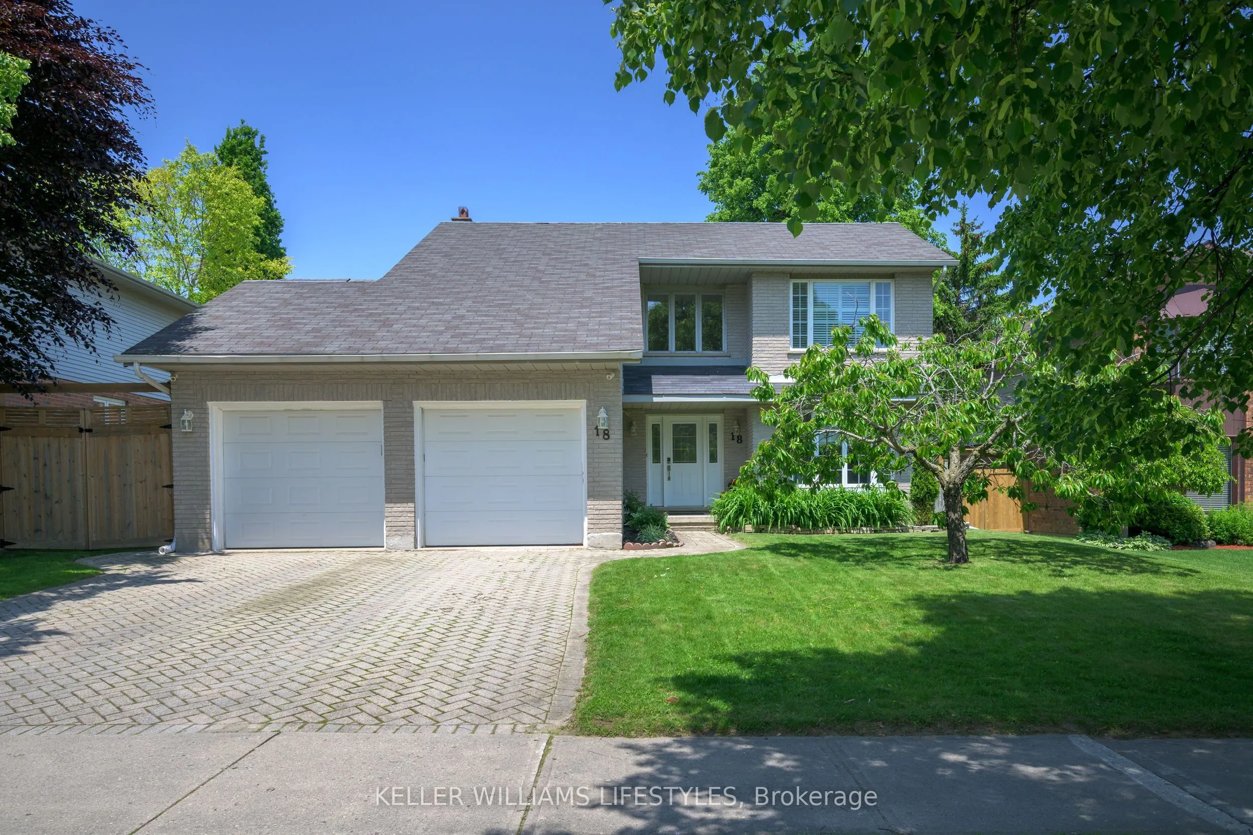 18 Thunderbird Crescent
