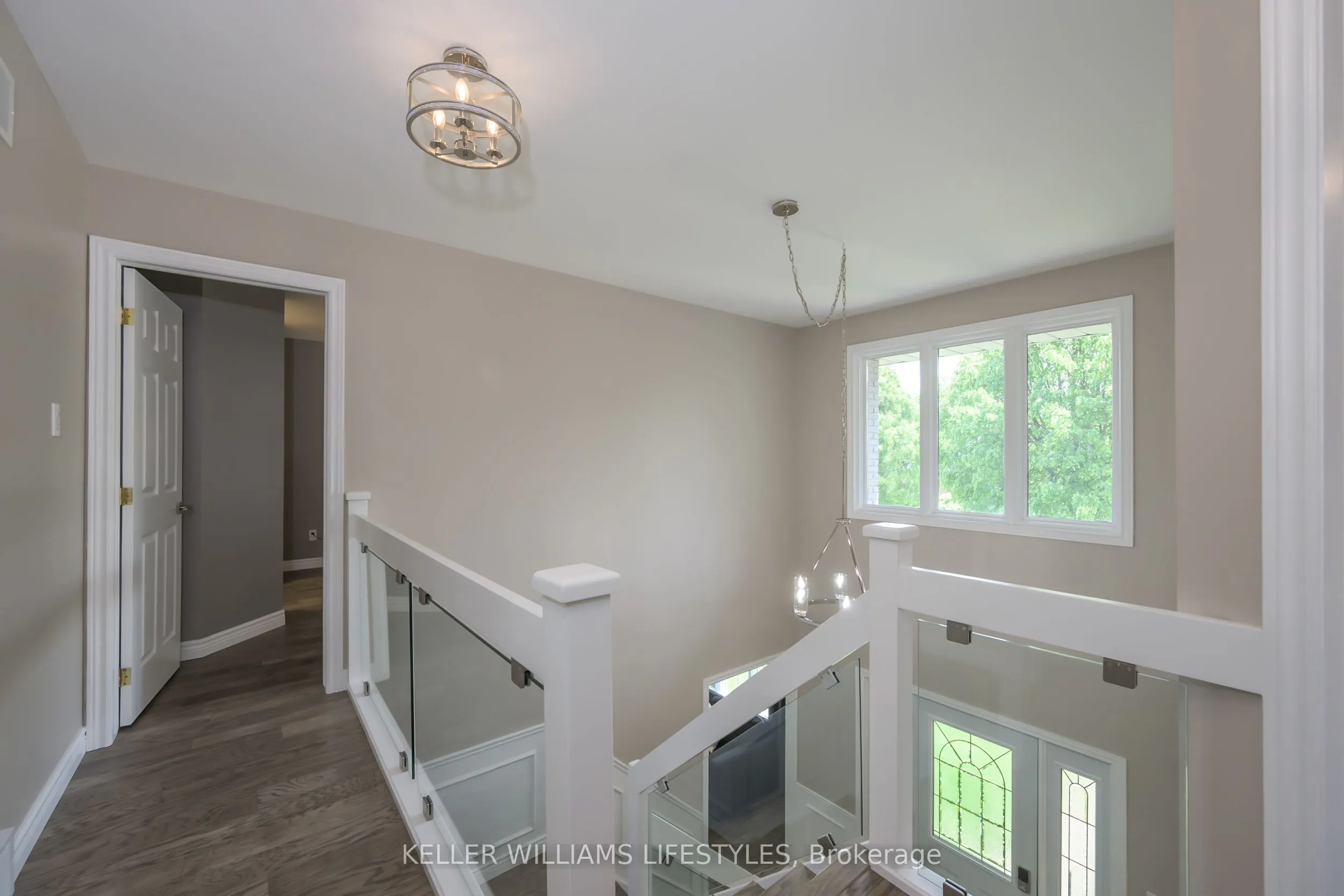 18 Thunderbird Crescent