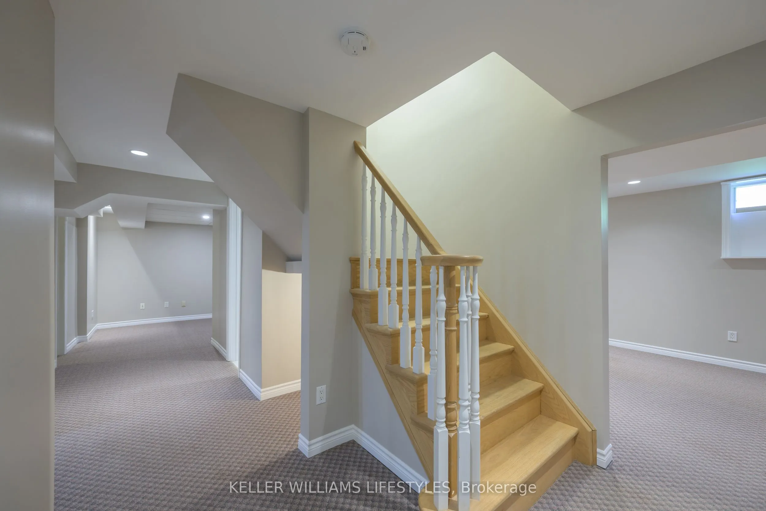 18 Thunderbird Crescent