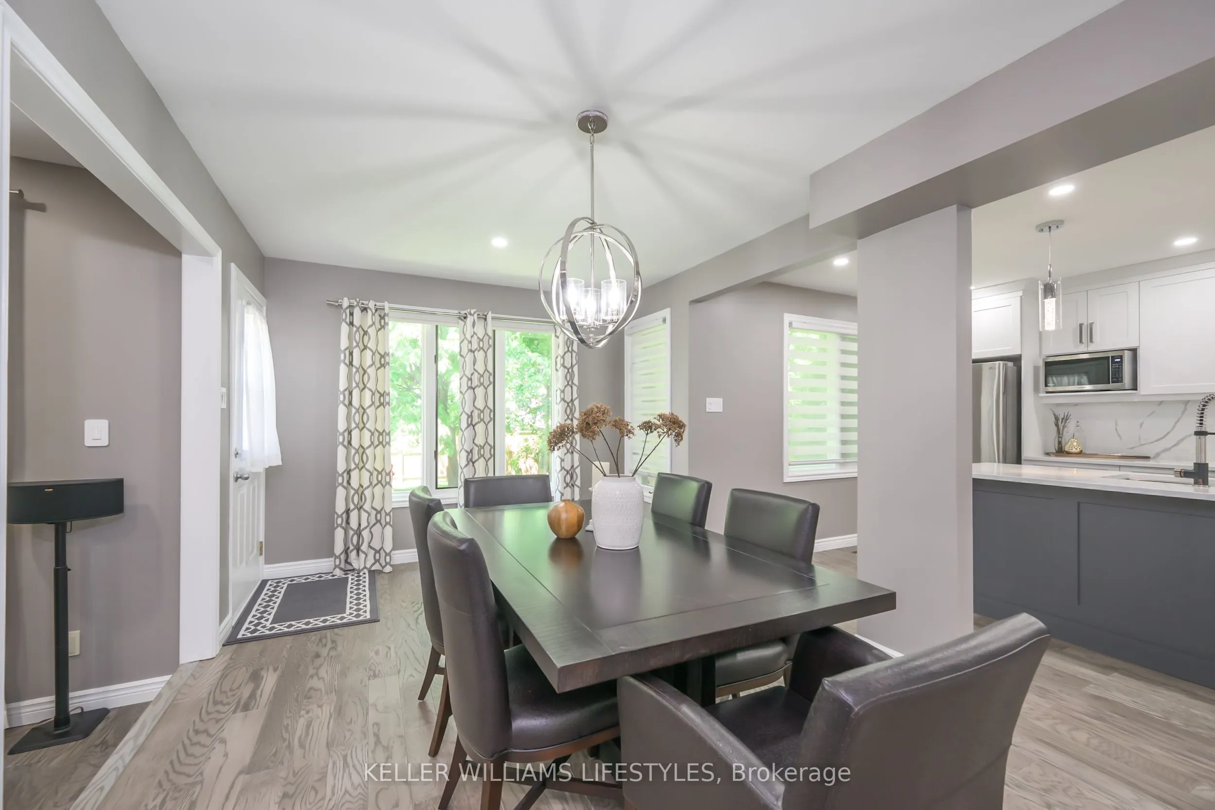 18 Thunderbird Crescent