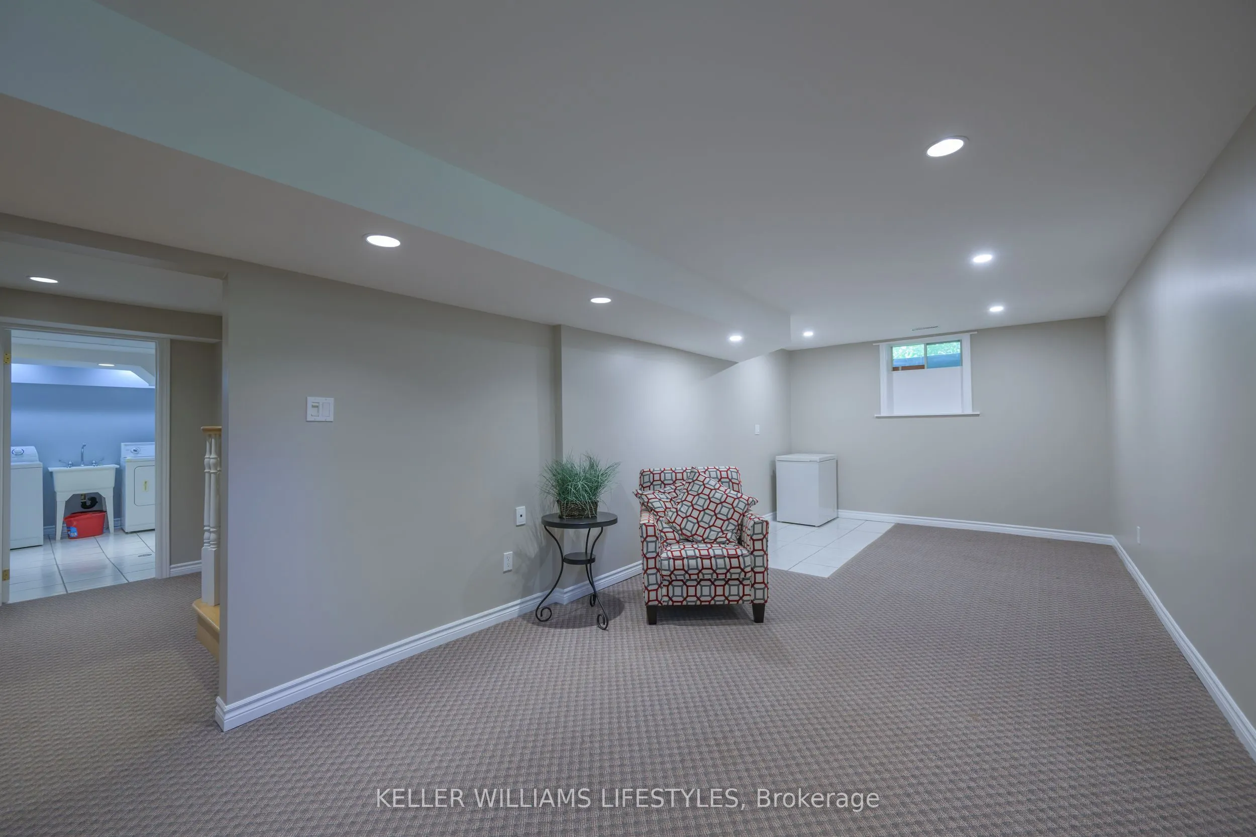 18 Thunderbird Crescent