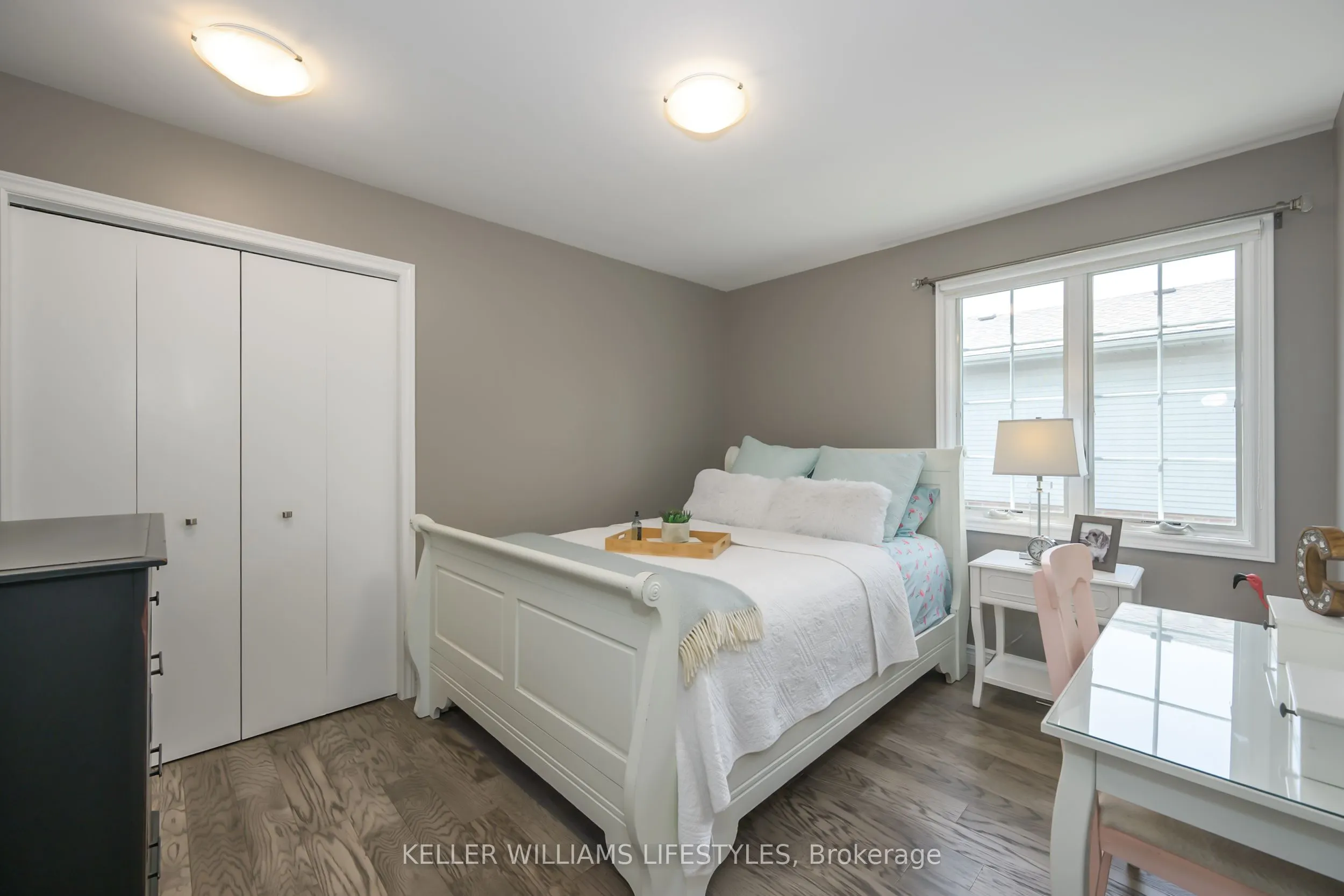 18 Thunderbird Crescent