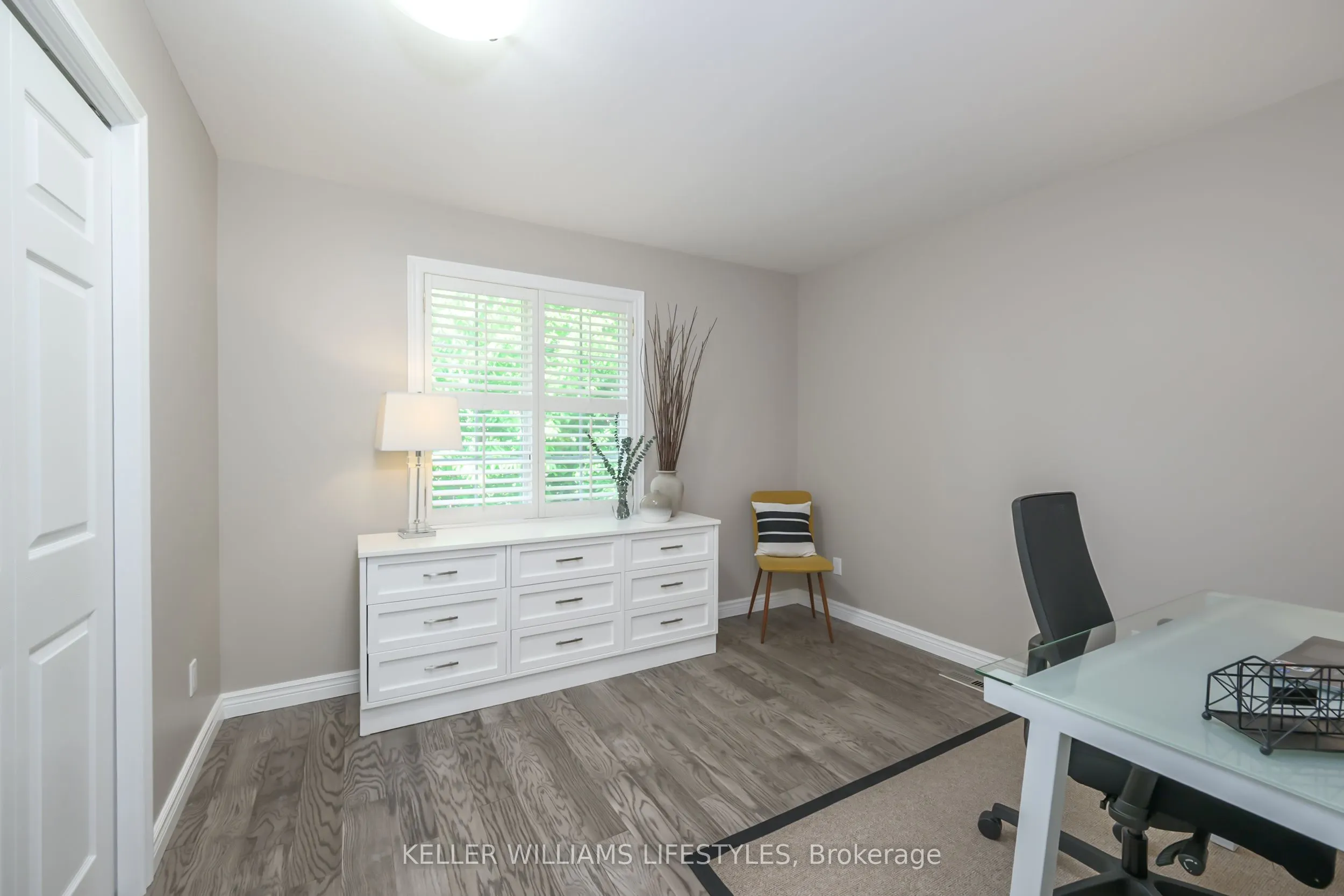 18 Thunderbird Crescent
