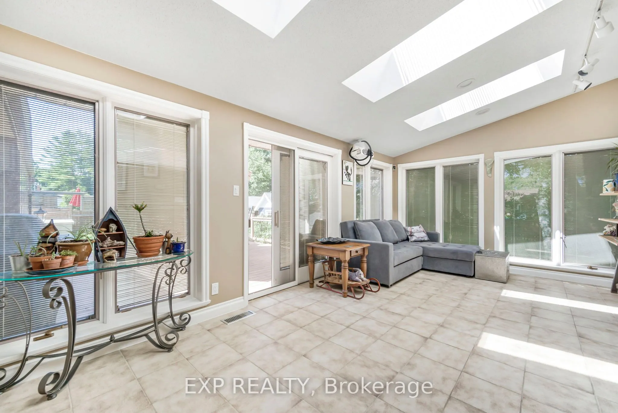 15 Hawthorne Road