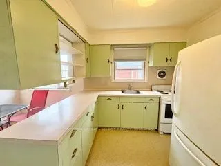 11 Margaret Street N