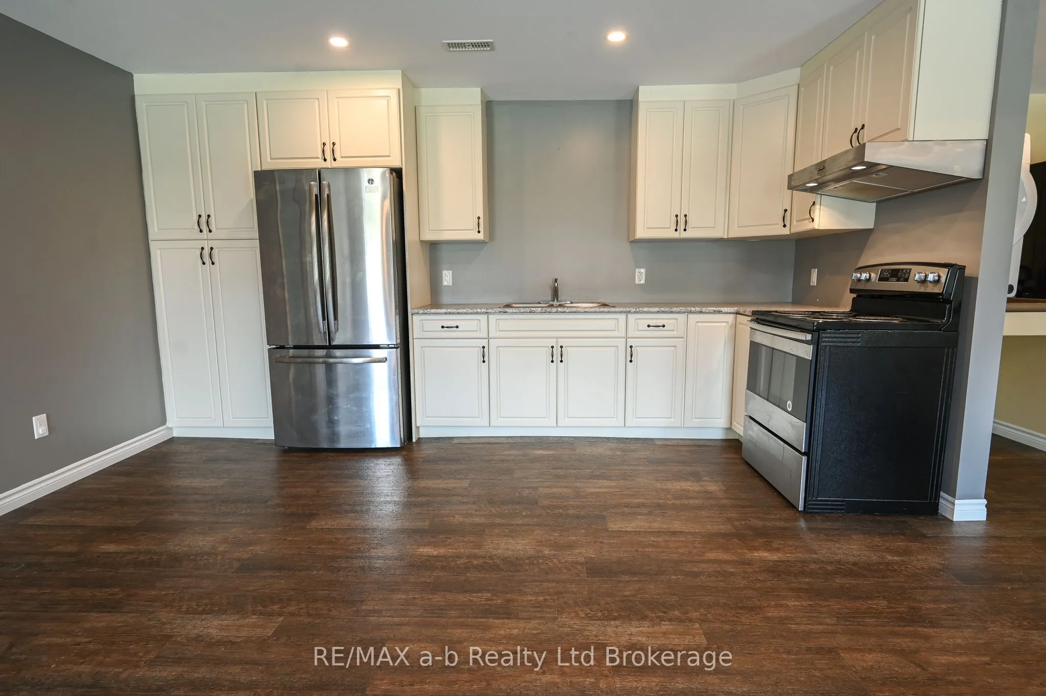 226 MIDDLE TOWNLINE Road