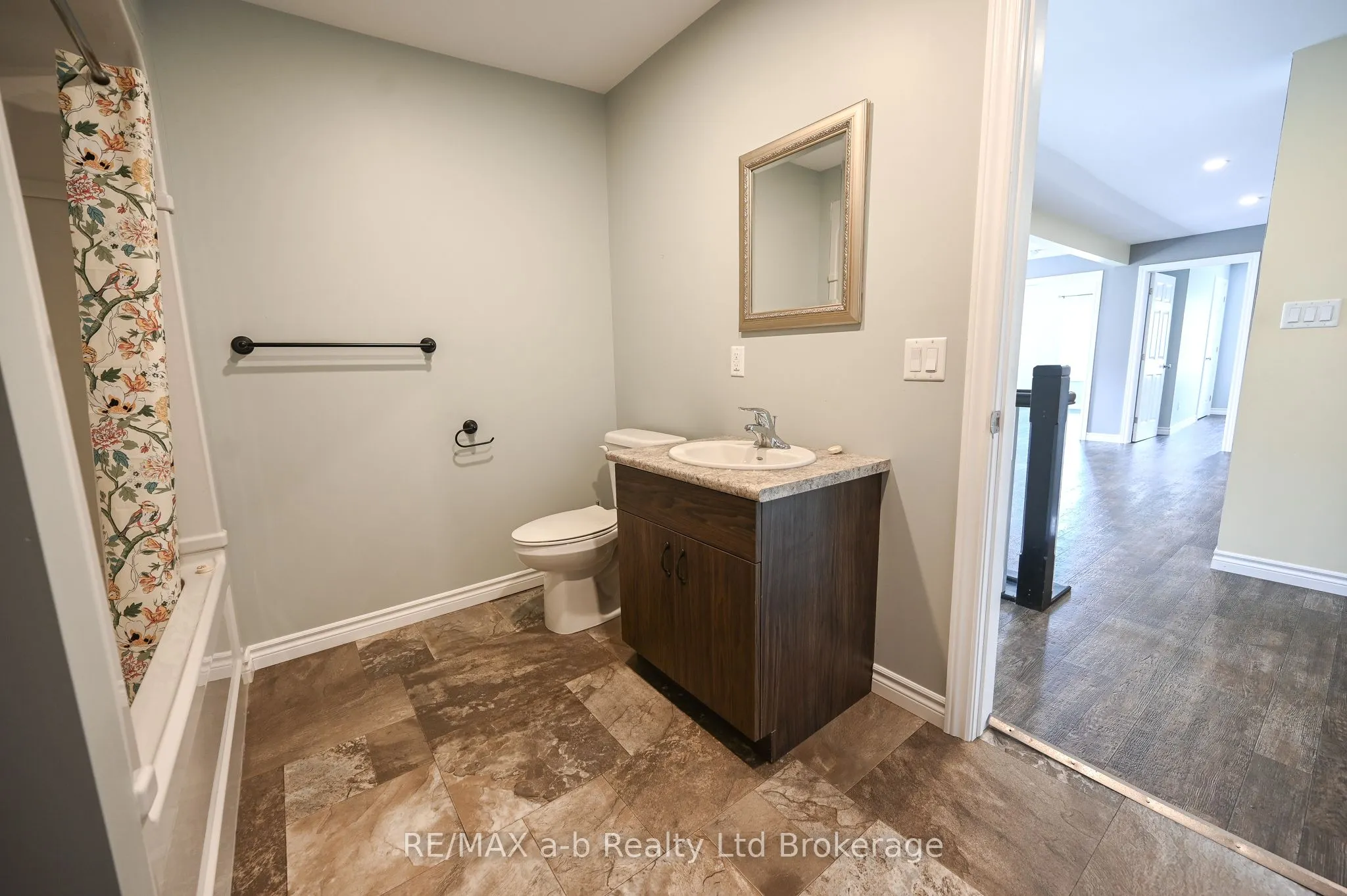 226 MIDDLE TOWNLINE Road