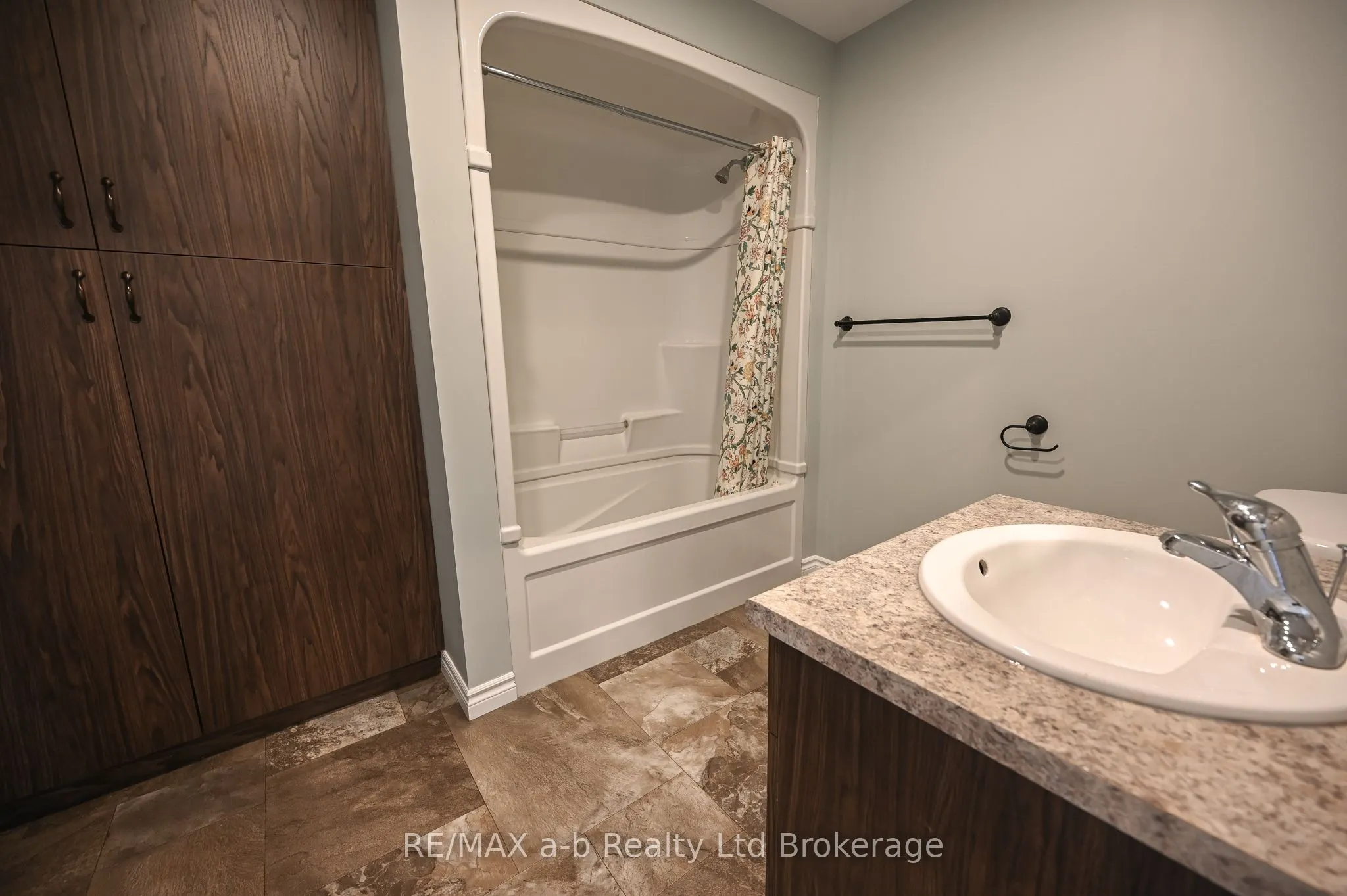 226 MIDDLE TOWNLINE Road