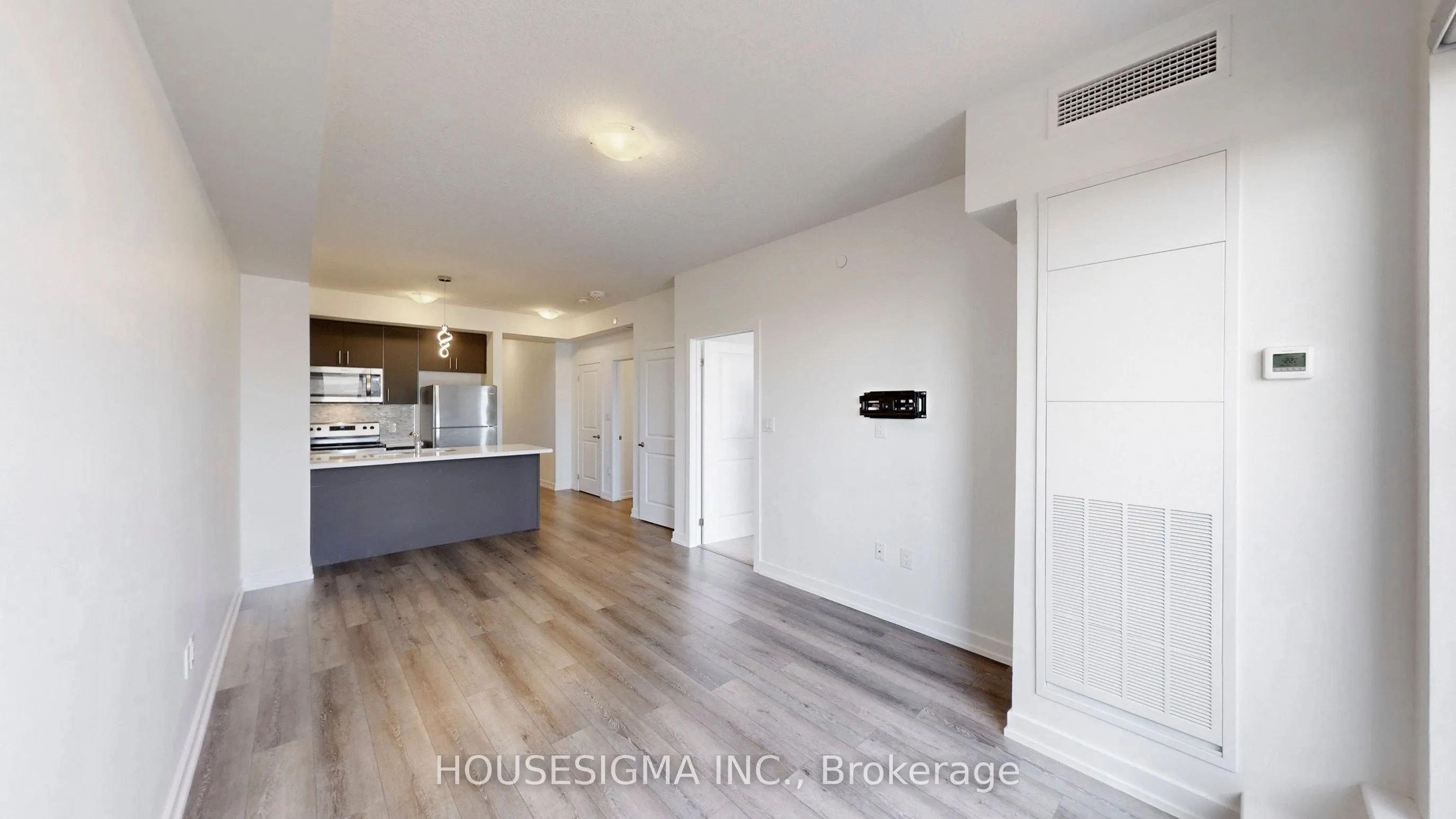 470 Dundas Street E, #606