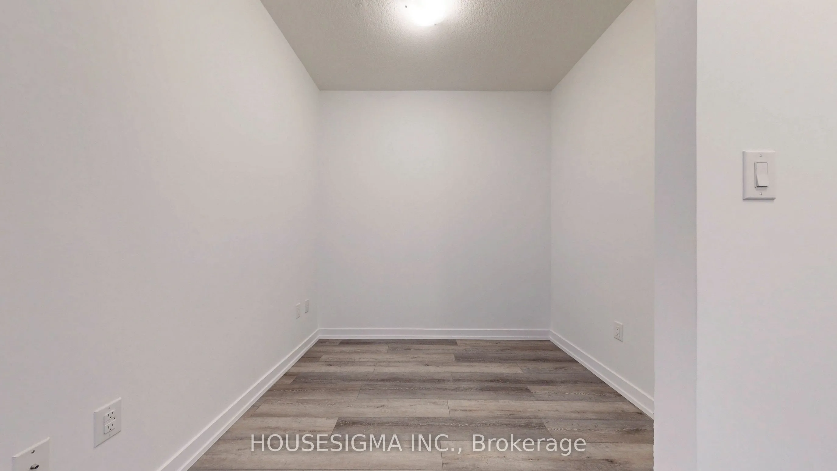470 Dundas Street E, #606