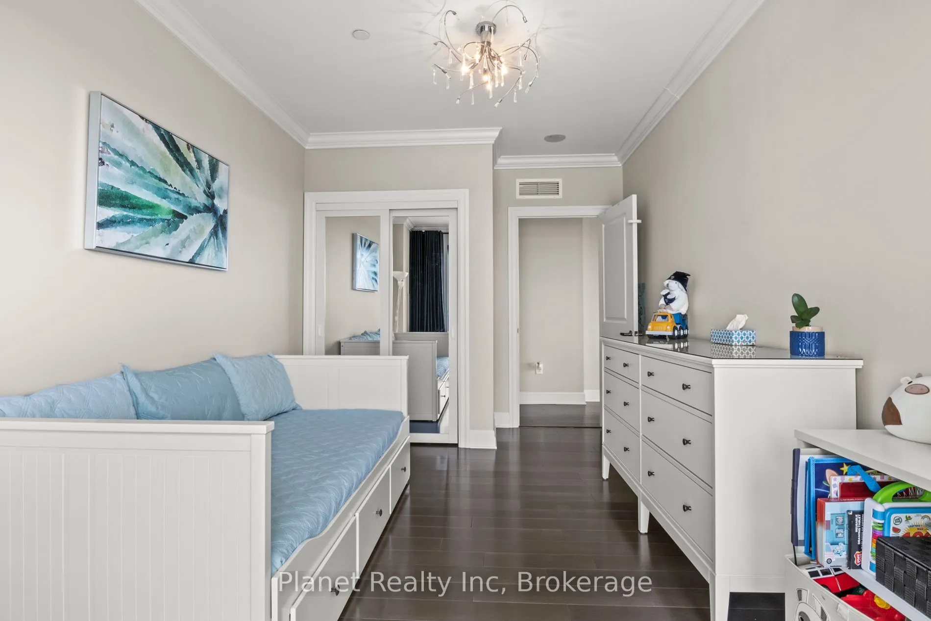 160 Macdonell Street, #1607
