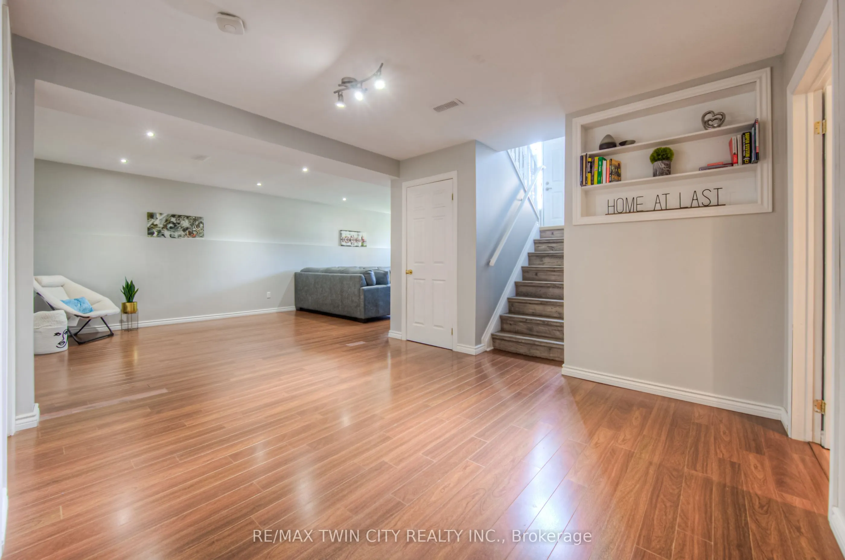 9 Dunton Lane