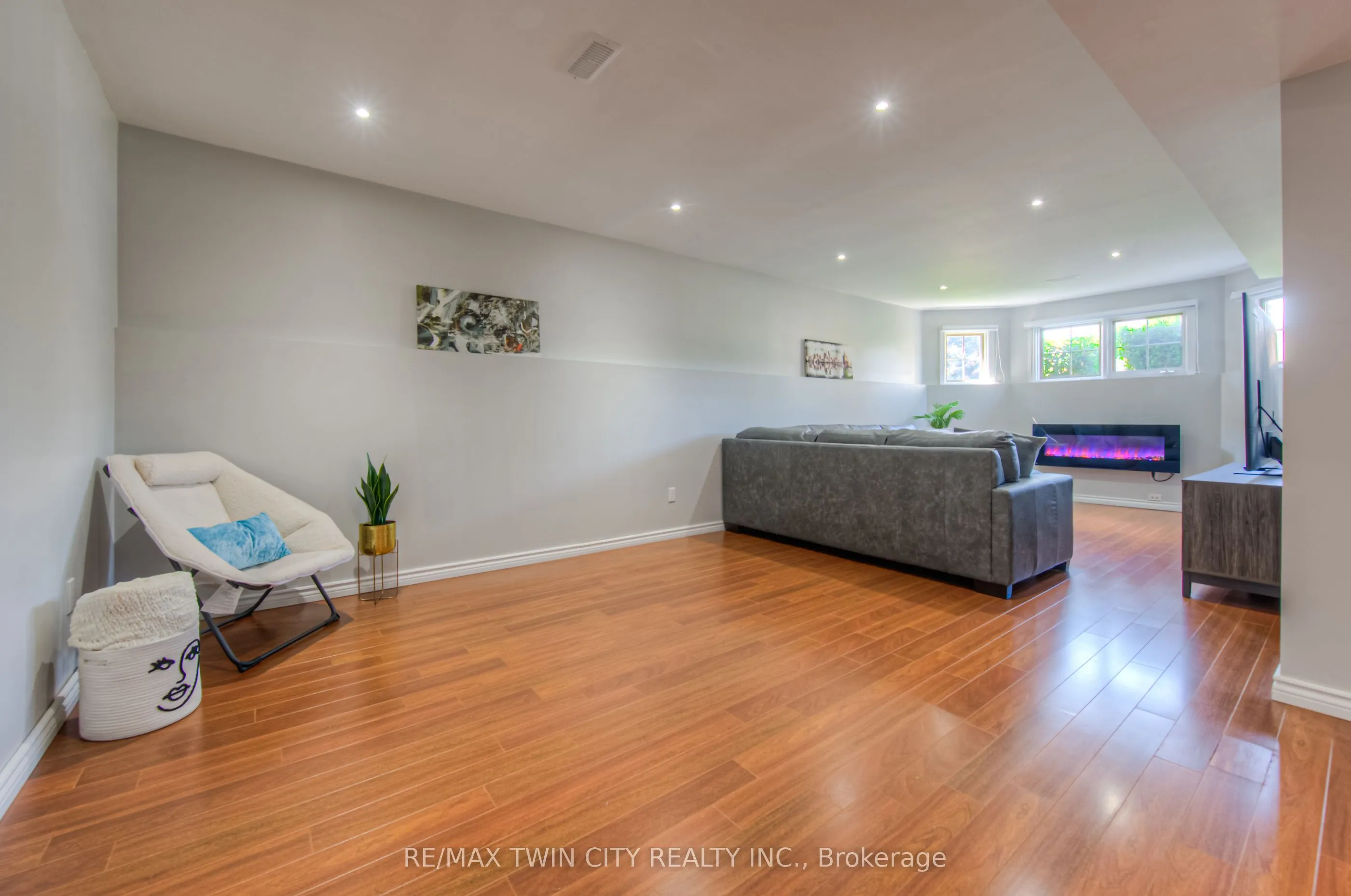 9 Dunton Lane