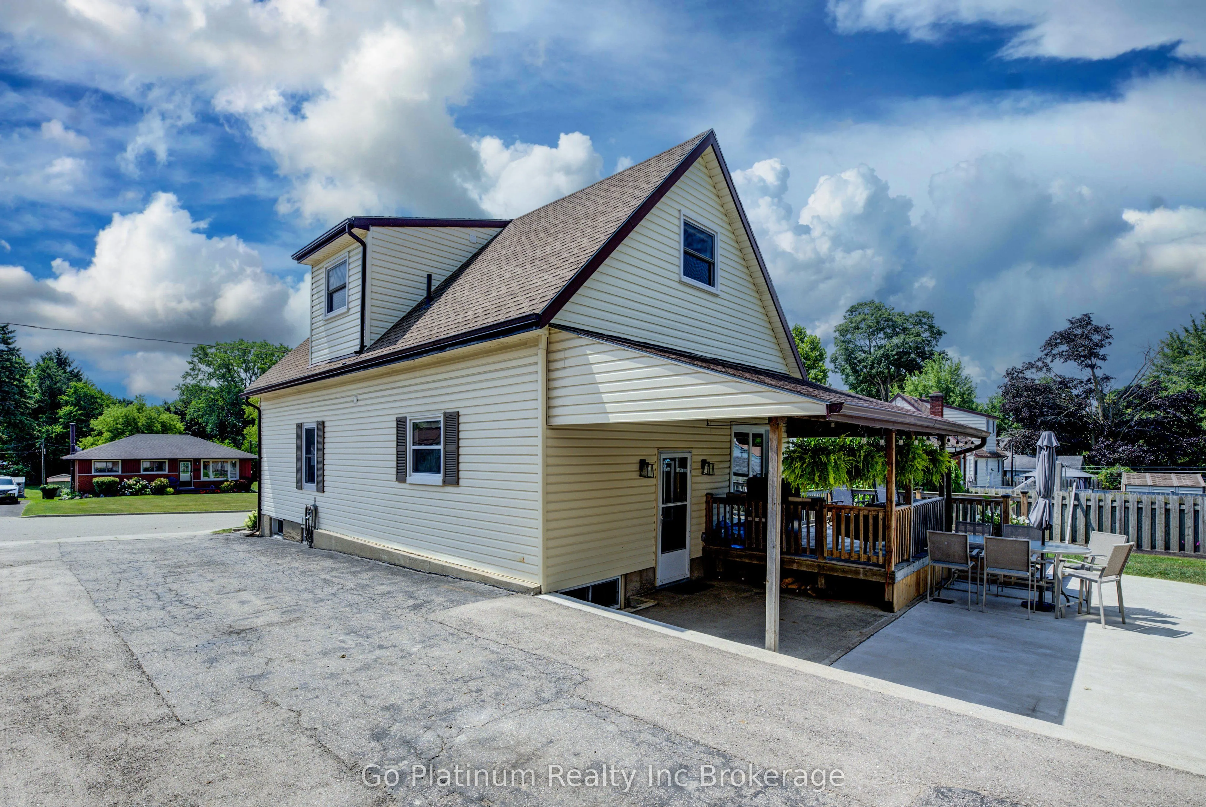 881 Isabel Street