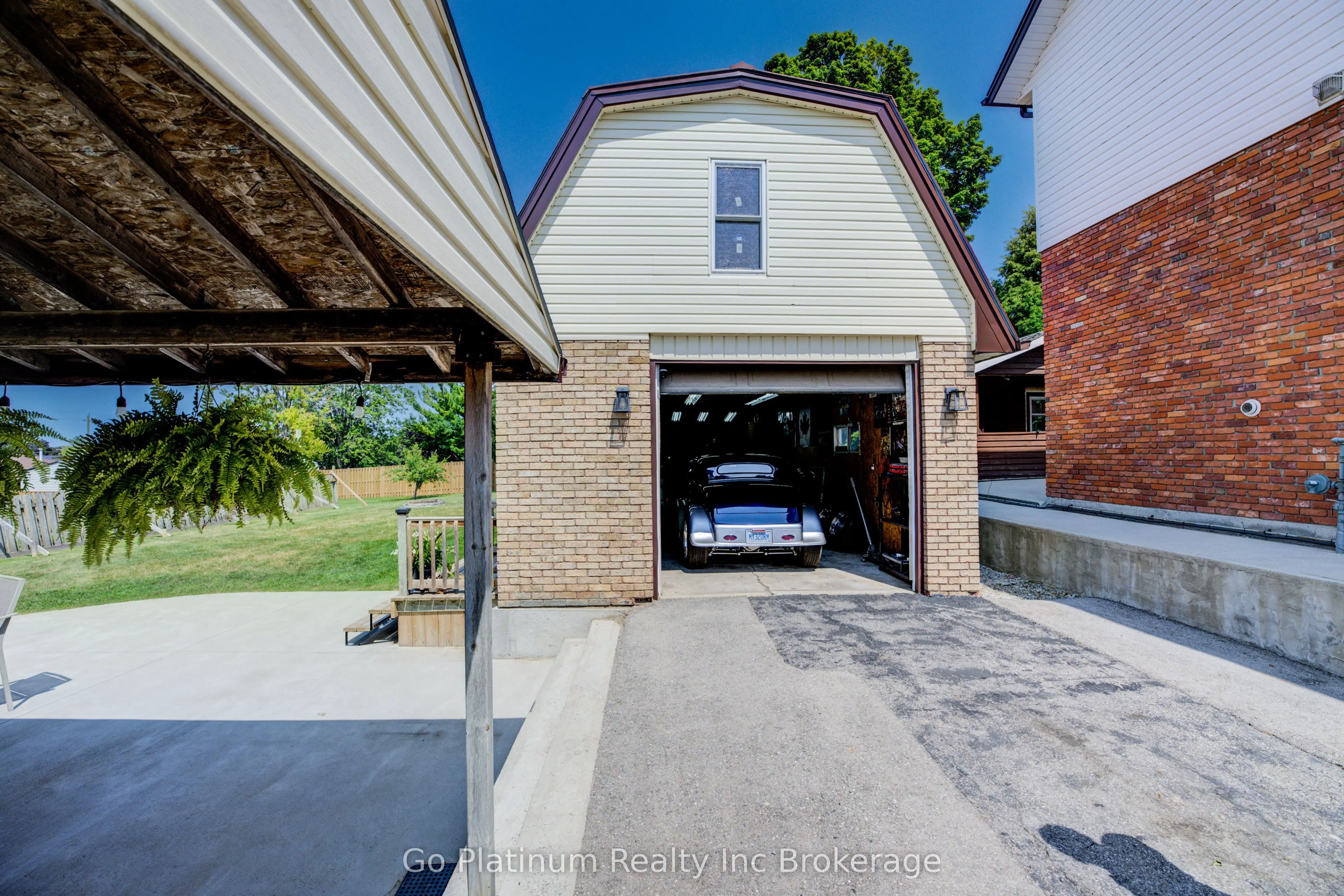 881 Isabel Street