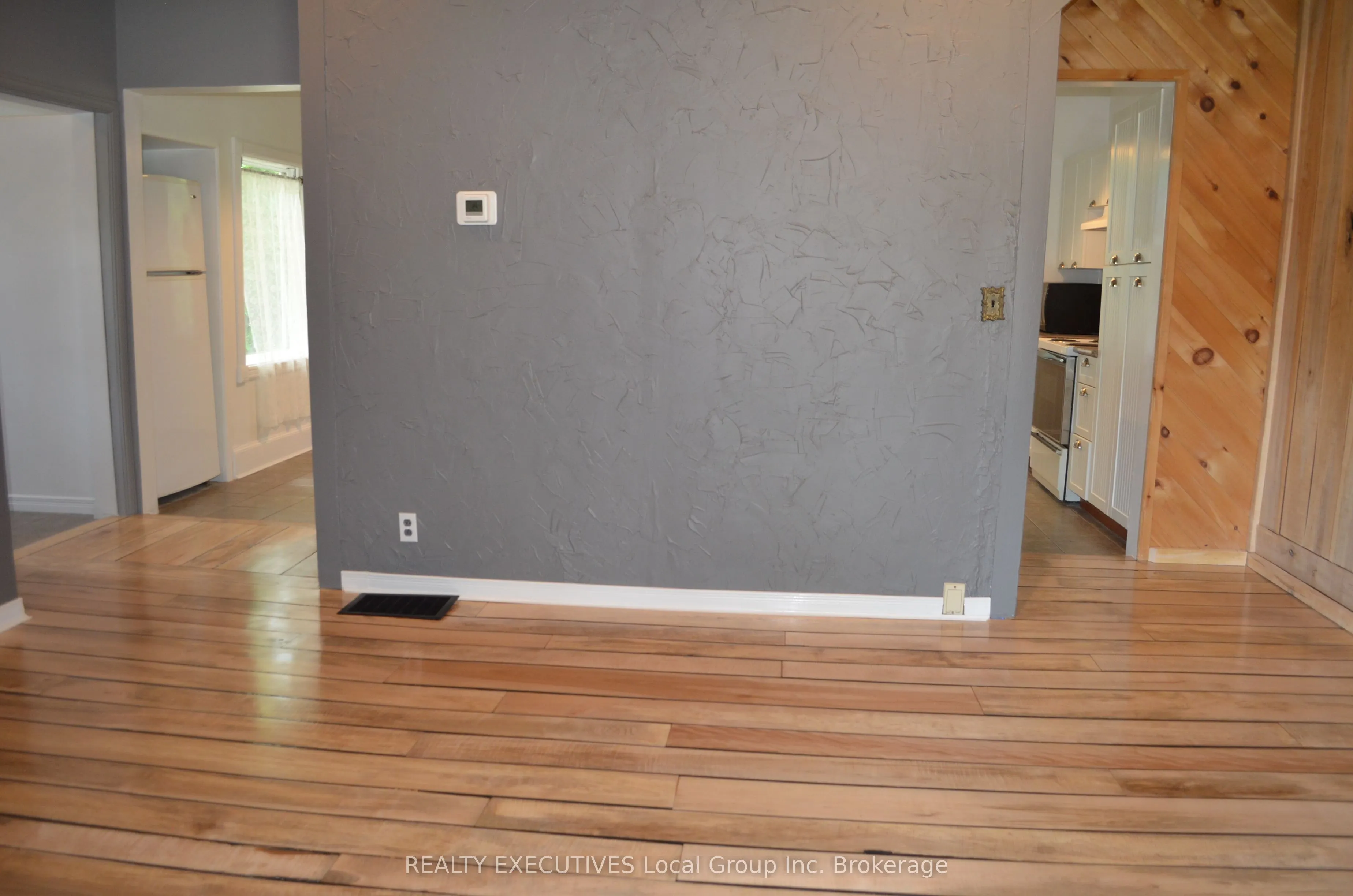 54 Riverside Avenue E