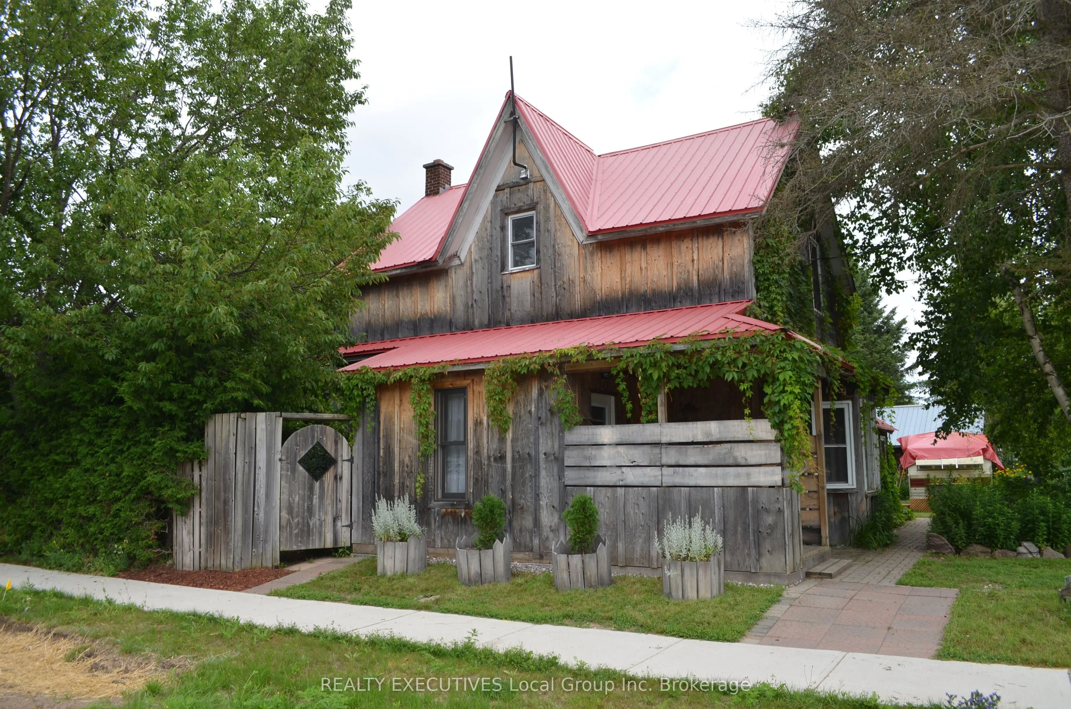 54 Riverside Avenue E