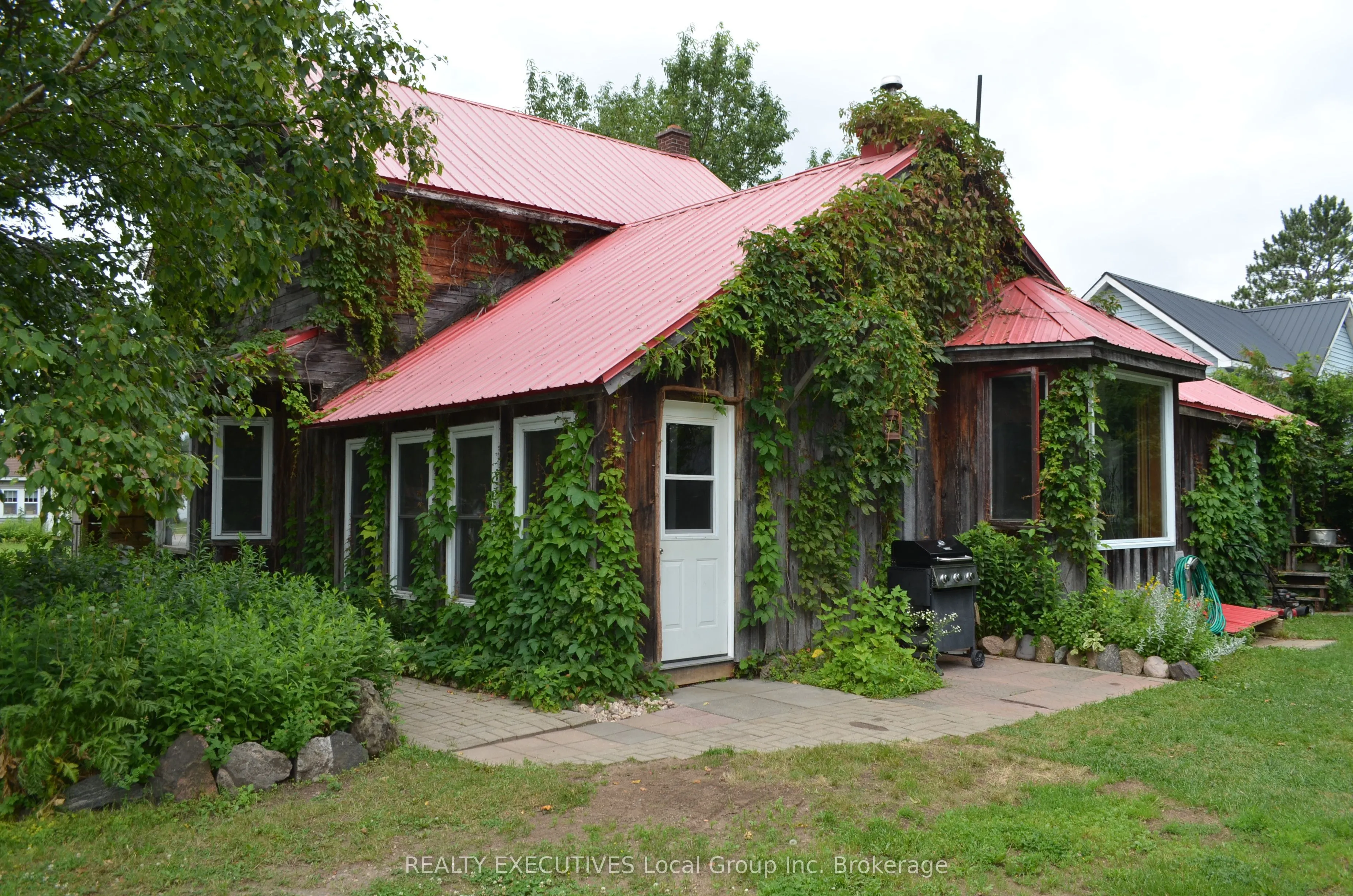54 Riverside Avenue E