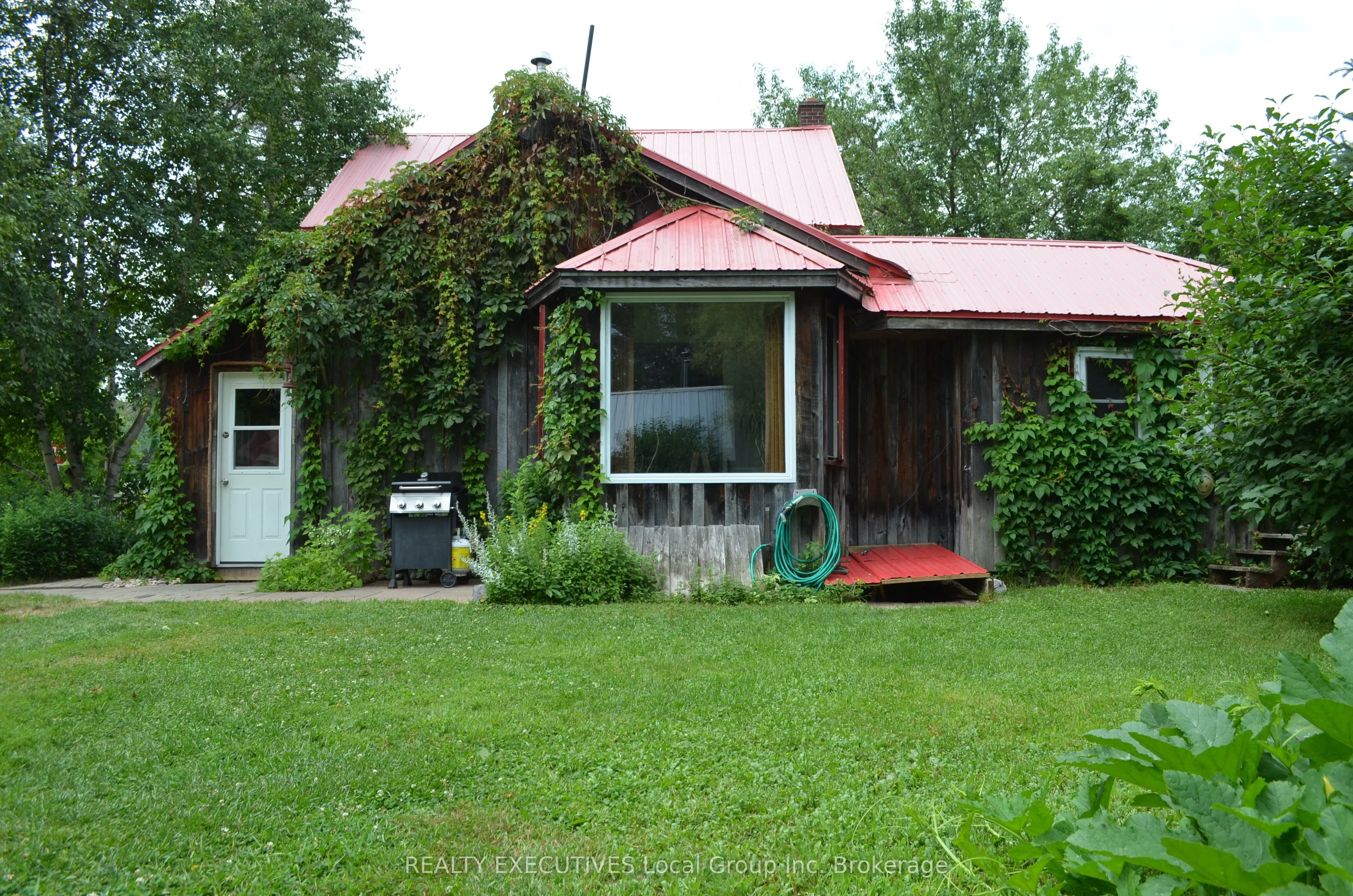 54 Riverside Avenue E
