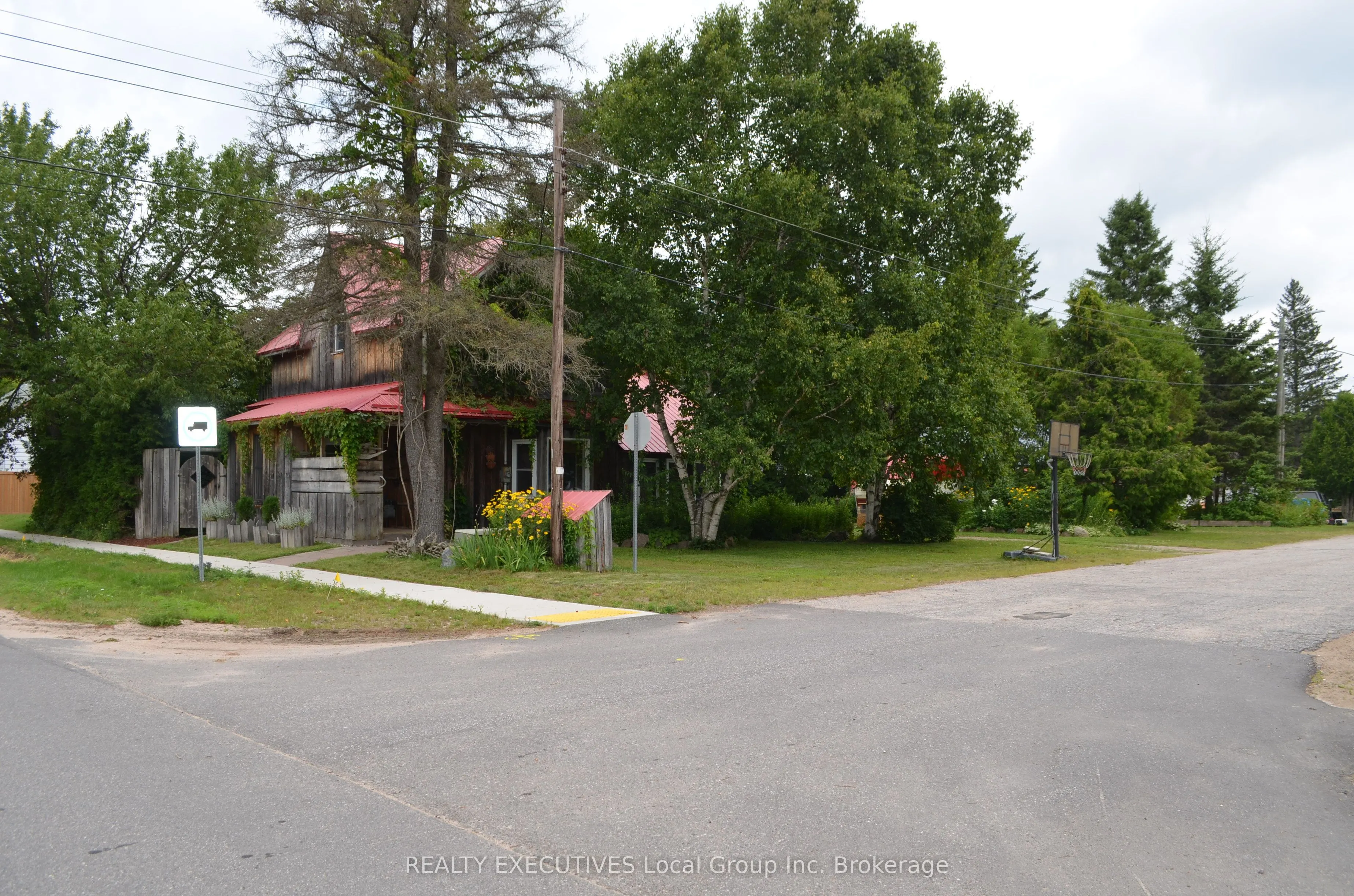 54 Riverside Avenue E