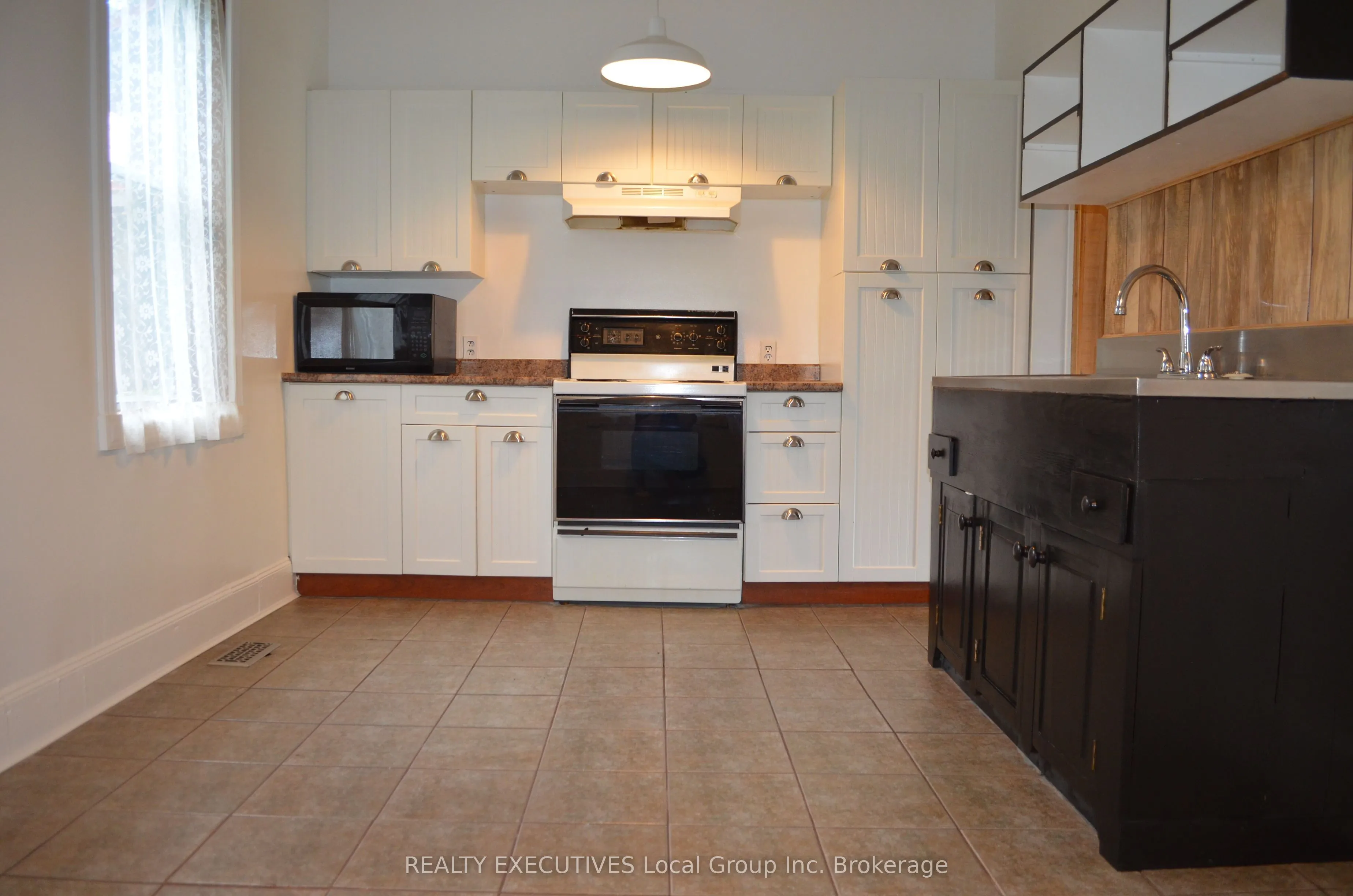 54 Riverside Avenue E