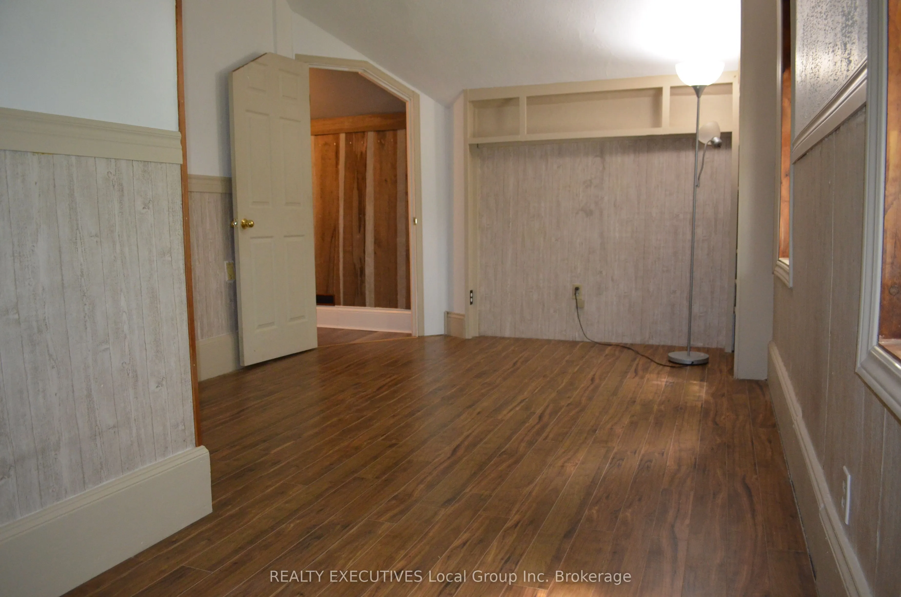 54 Riverside Avenue E
