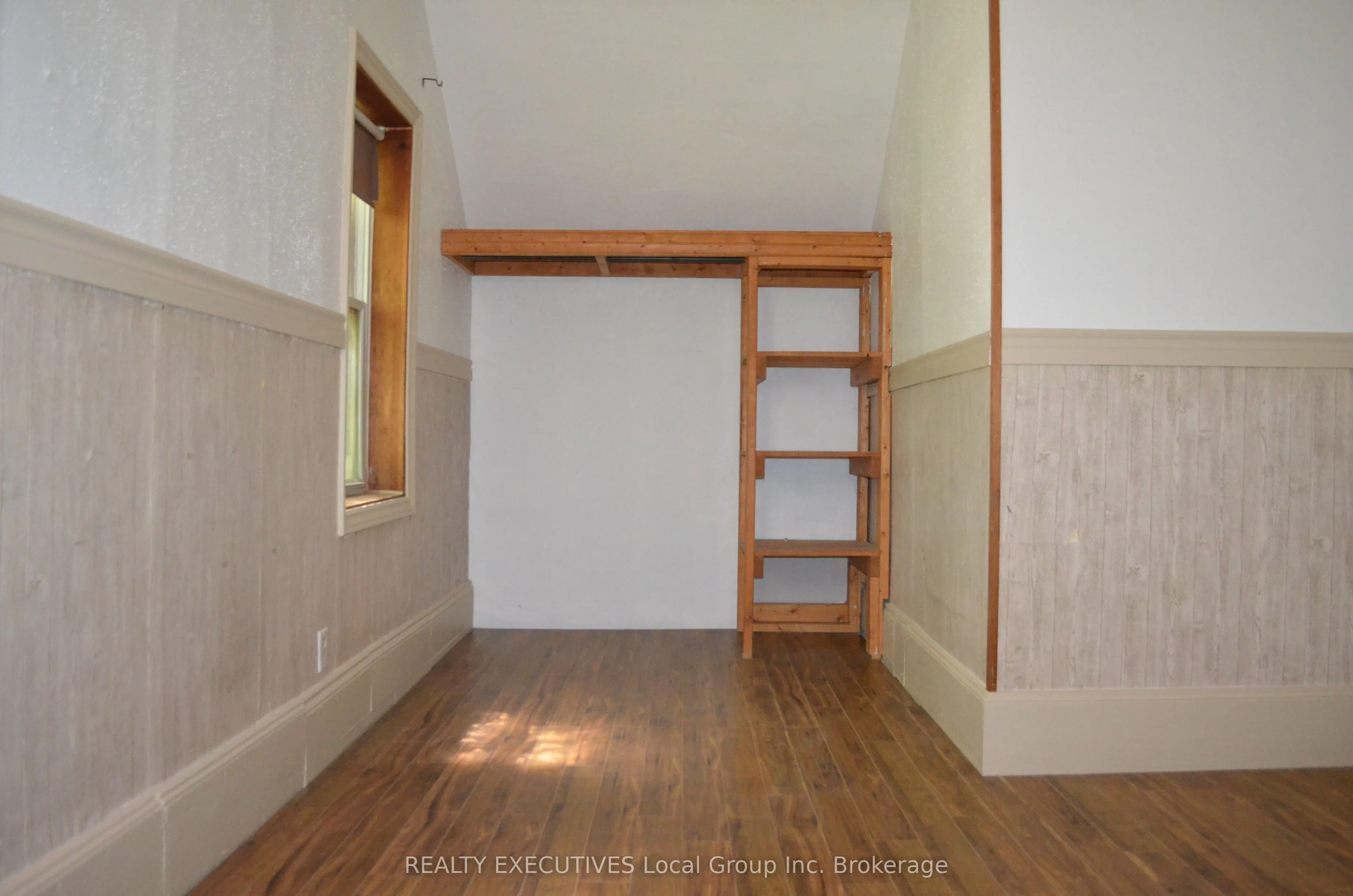 54 Riverside Avenue E