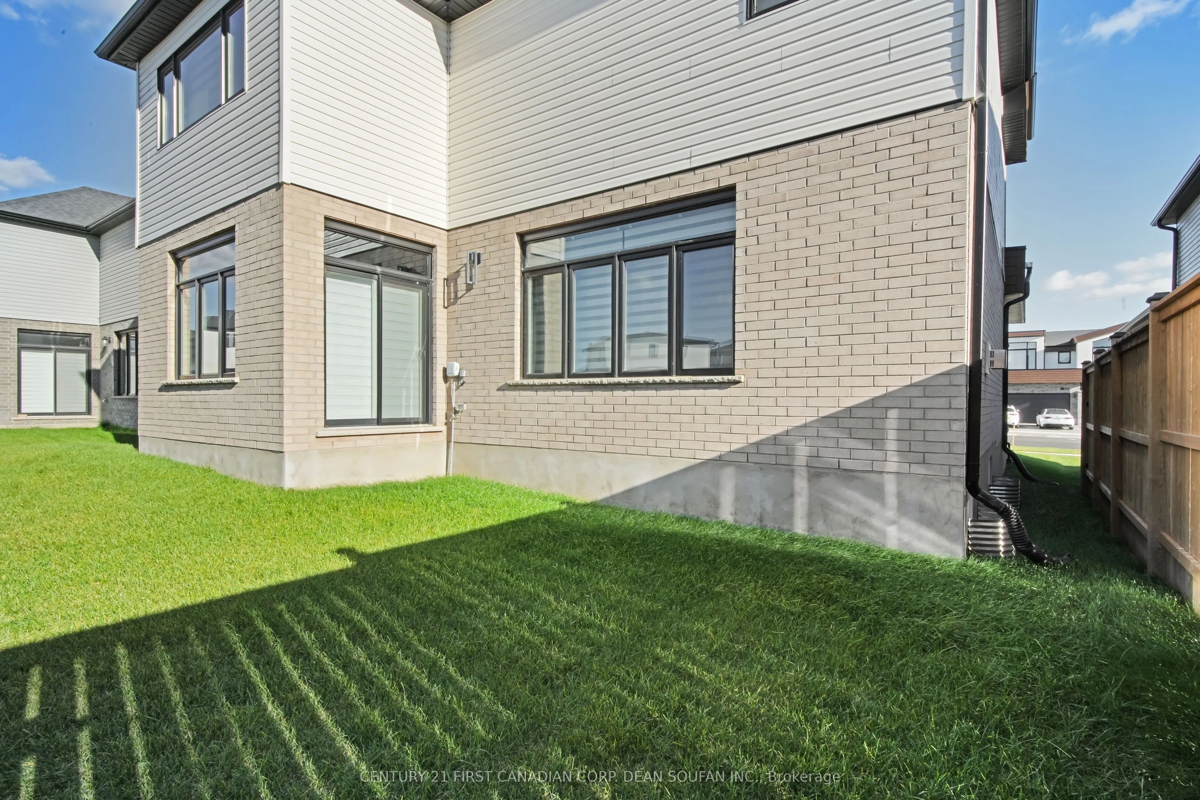 102 Daventry Way